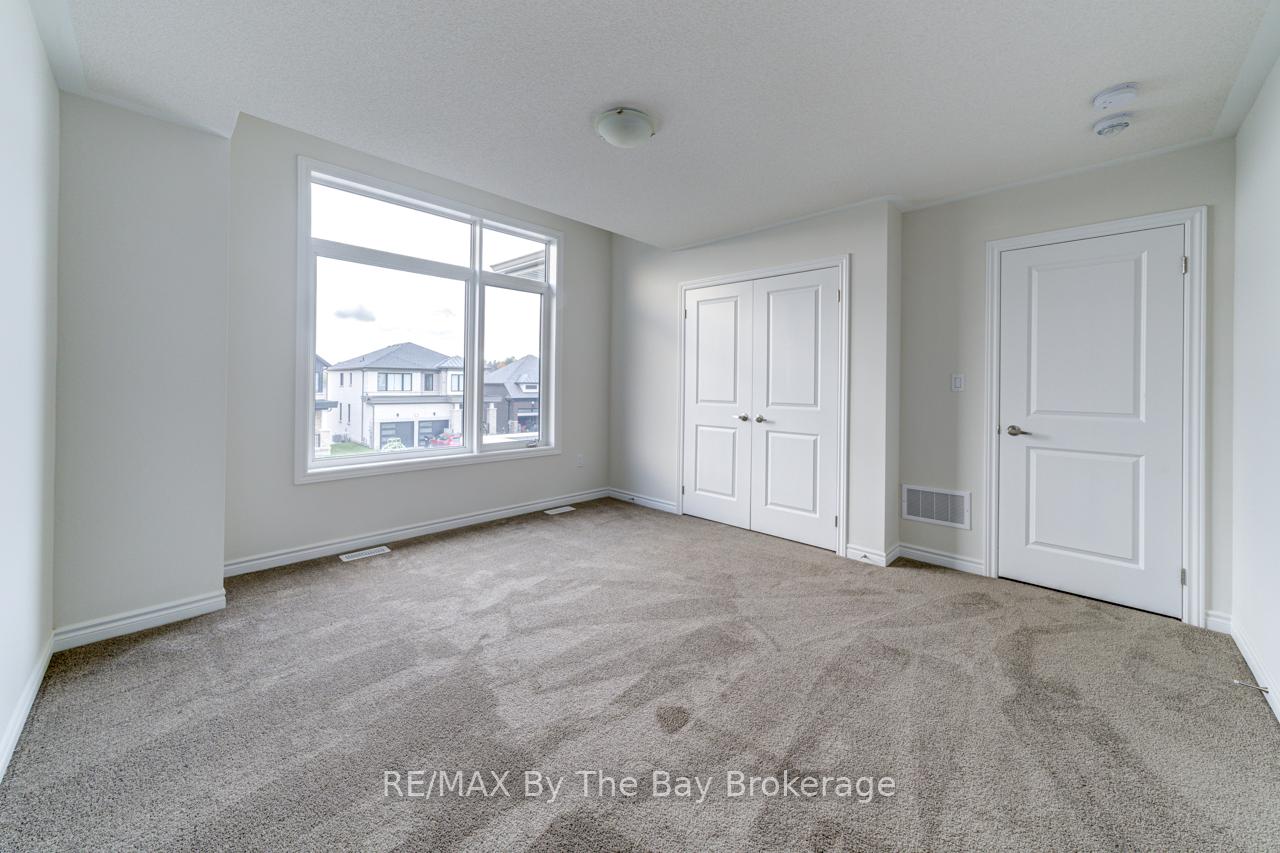 Photo 36 of 20 Rosanne Circle, Wasaga Beach — HOMEH