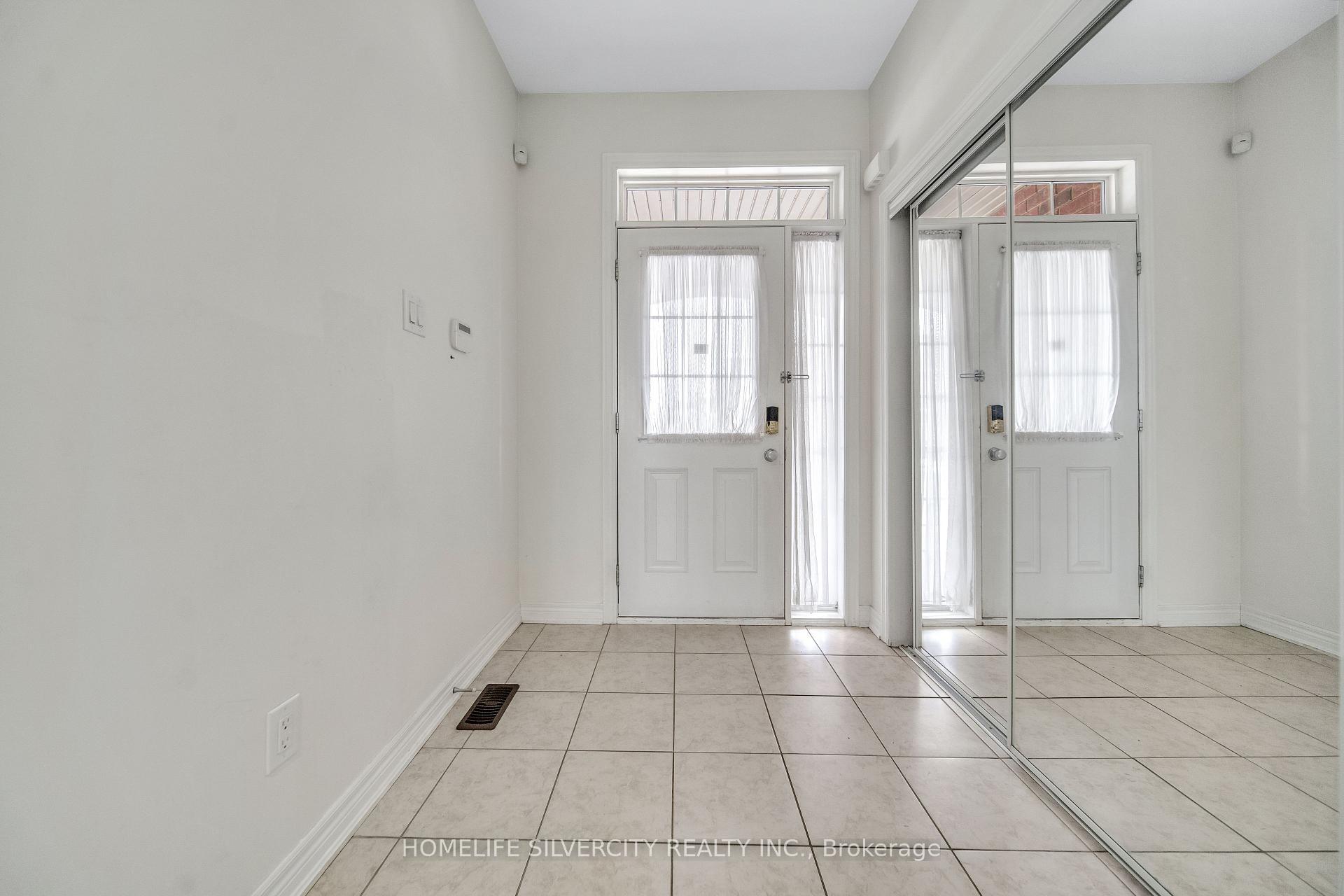 Photo 2 of 7 Pendulum Circle N, Brampton, Sandringham-Wellington — HOMEH