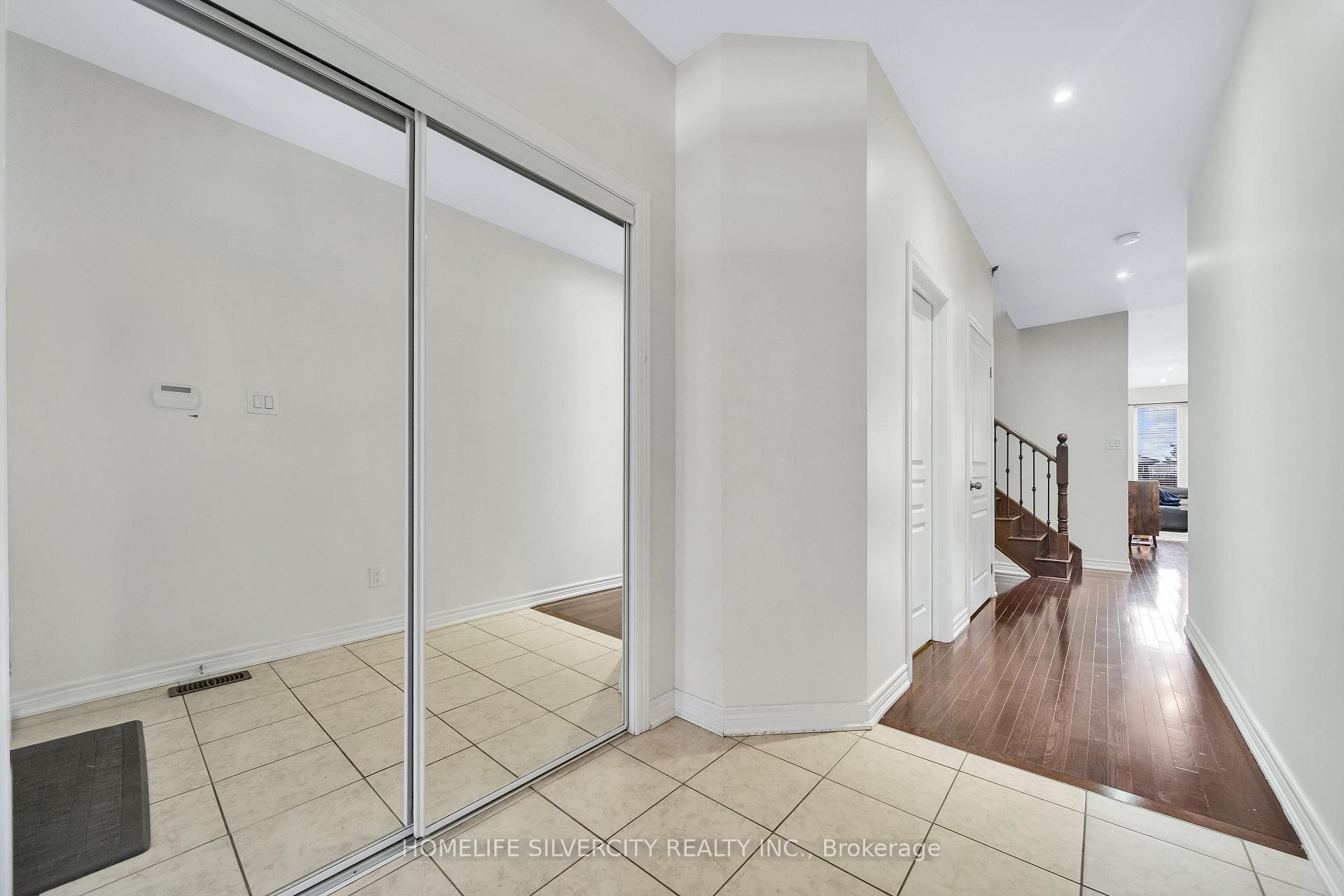 Photo 4 of 7 Pendulum Circle N, Brampton, Sandringham-Wellington — HOMEH