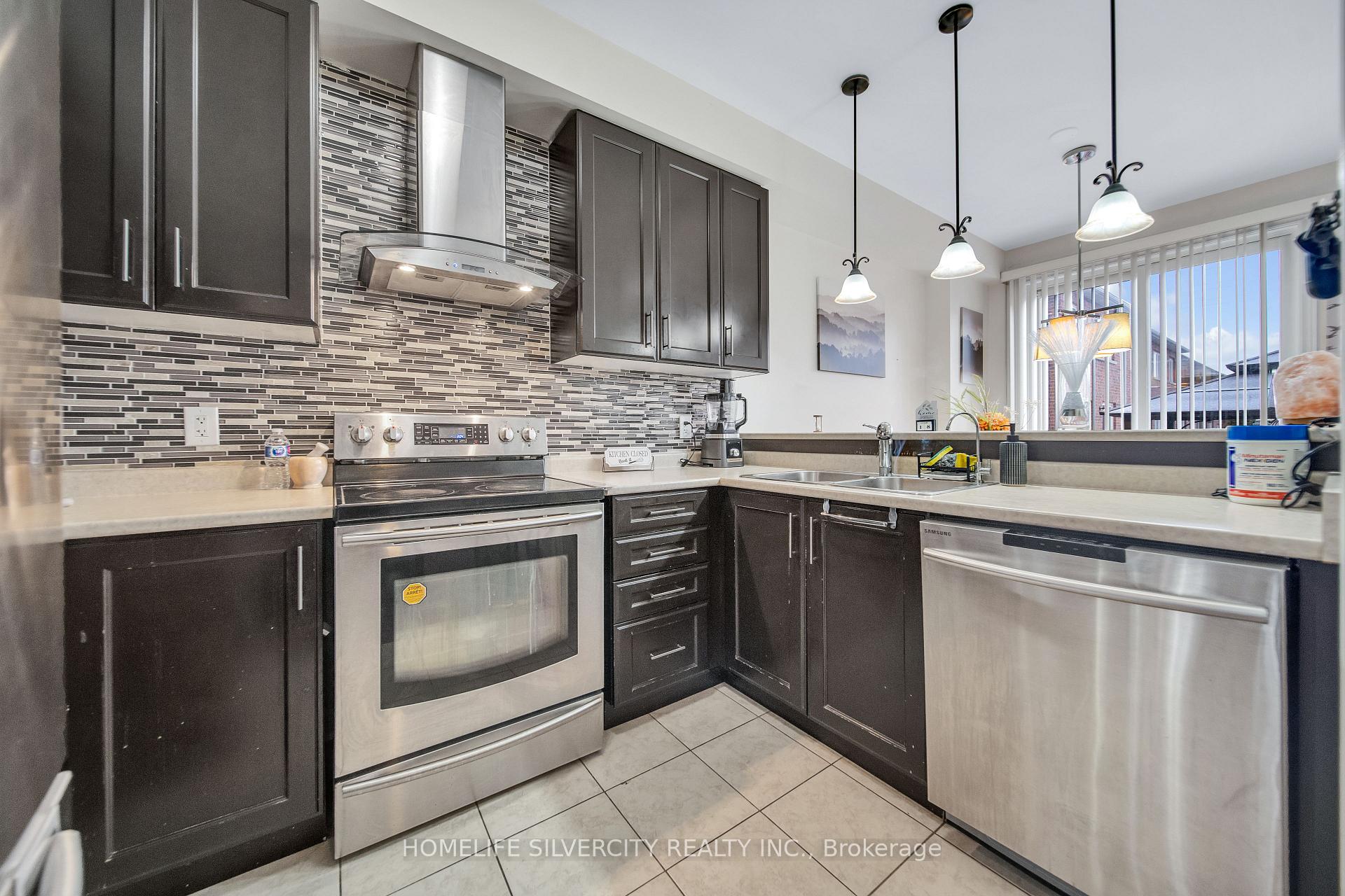 Photo 16 of 7 Pendulum Circle N, Brampton, Sandringham-Wellington — HOMEH