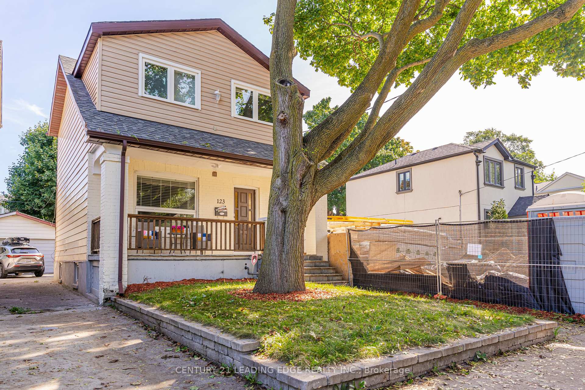 Front of 123 Cadorna Avenue