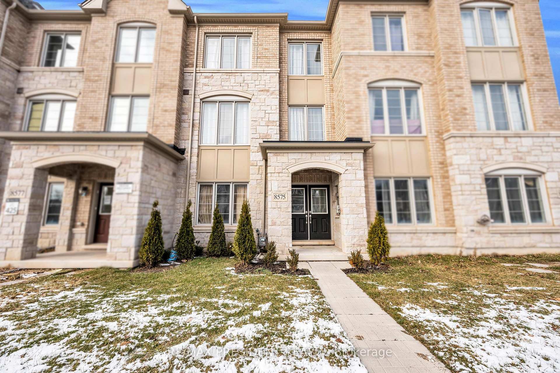 Photo 3 of 8575 Financial Drive, Brampton, Bram West — HOMEH
