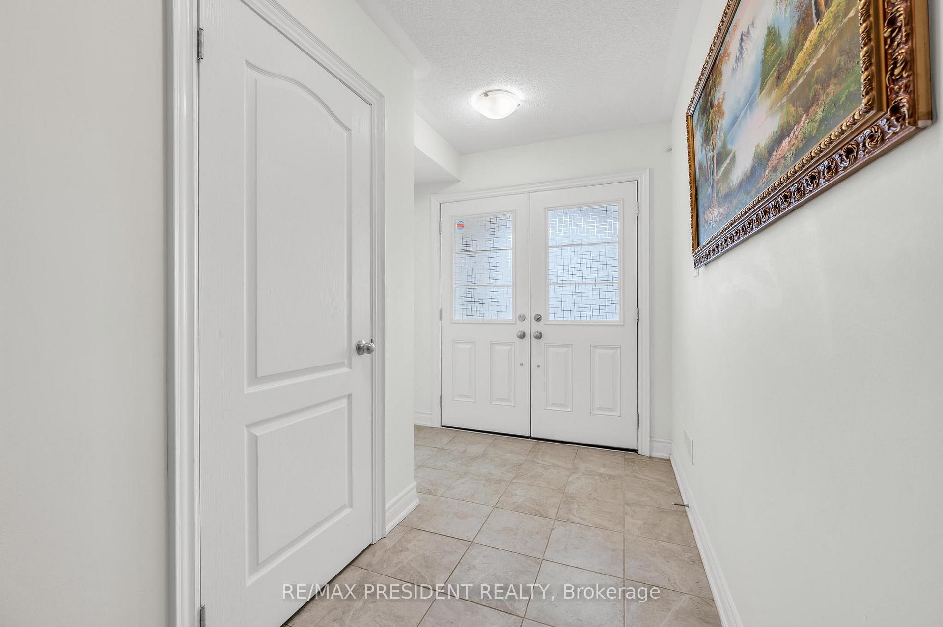 Photo 5 of 8575 Financial Drive, Brampton, Bram West — HOMEH