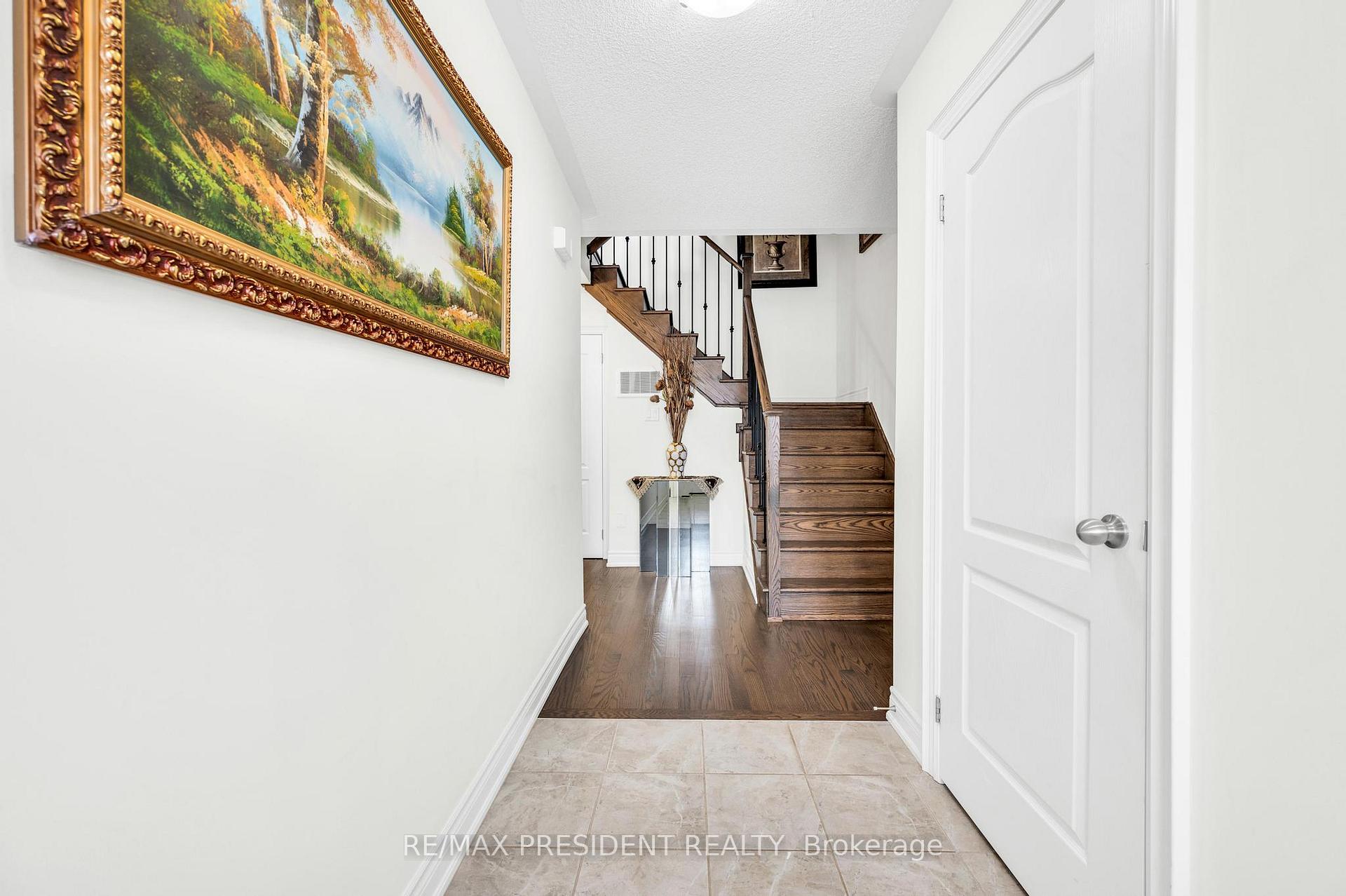 Photo 6 of 8575 Financial Drive, Brampton, Bram West — HOMEH