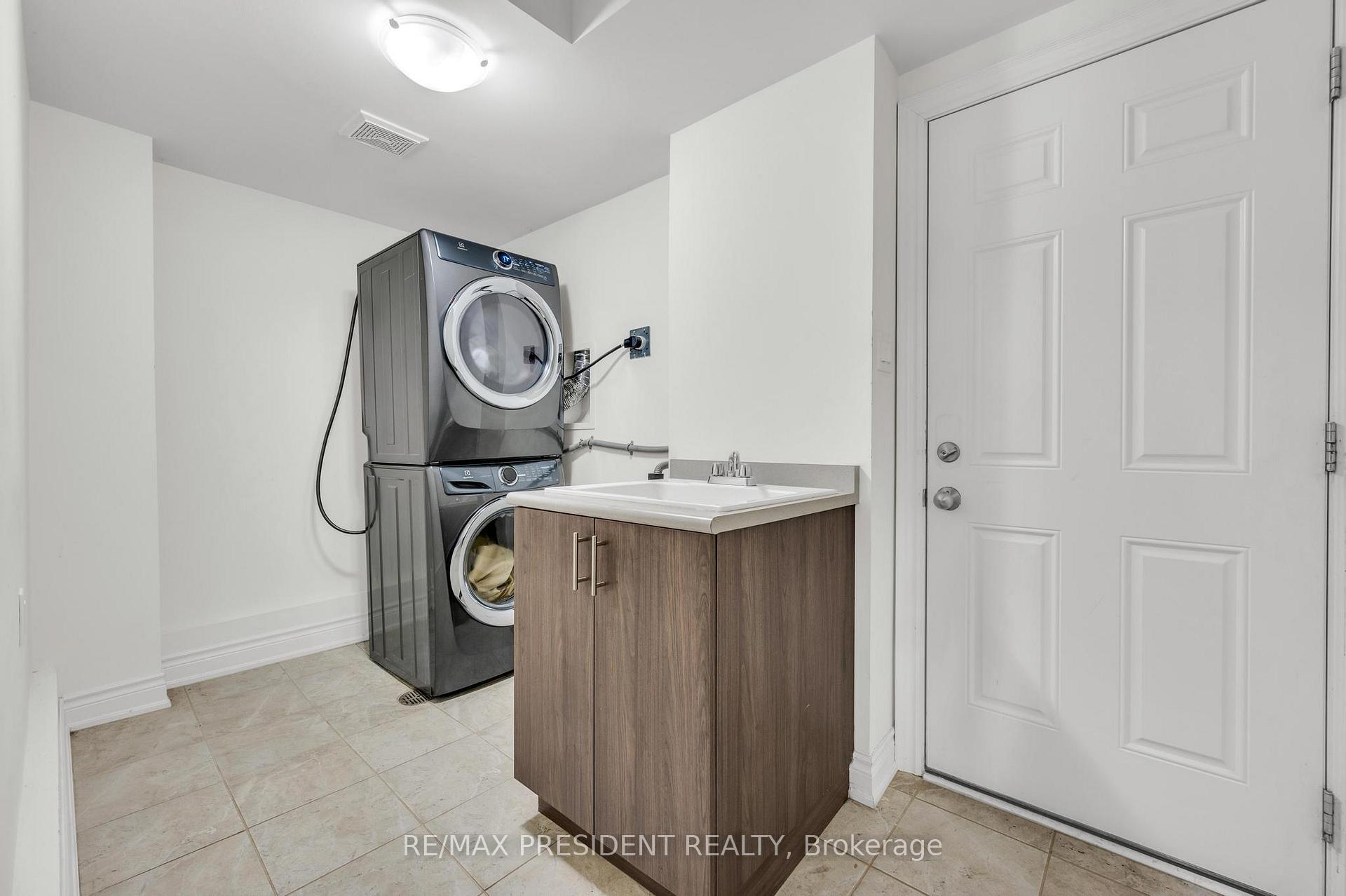 Photo 9 of 8575 Financial Drive, Brampton, Bram West — HOMEH
