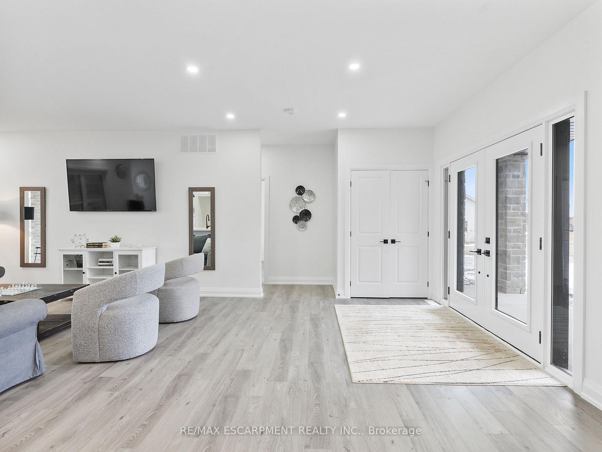 Photo 6 of 804 South Coast Drive, Haldimand — HOMEH