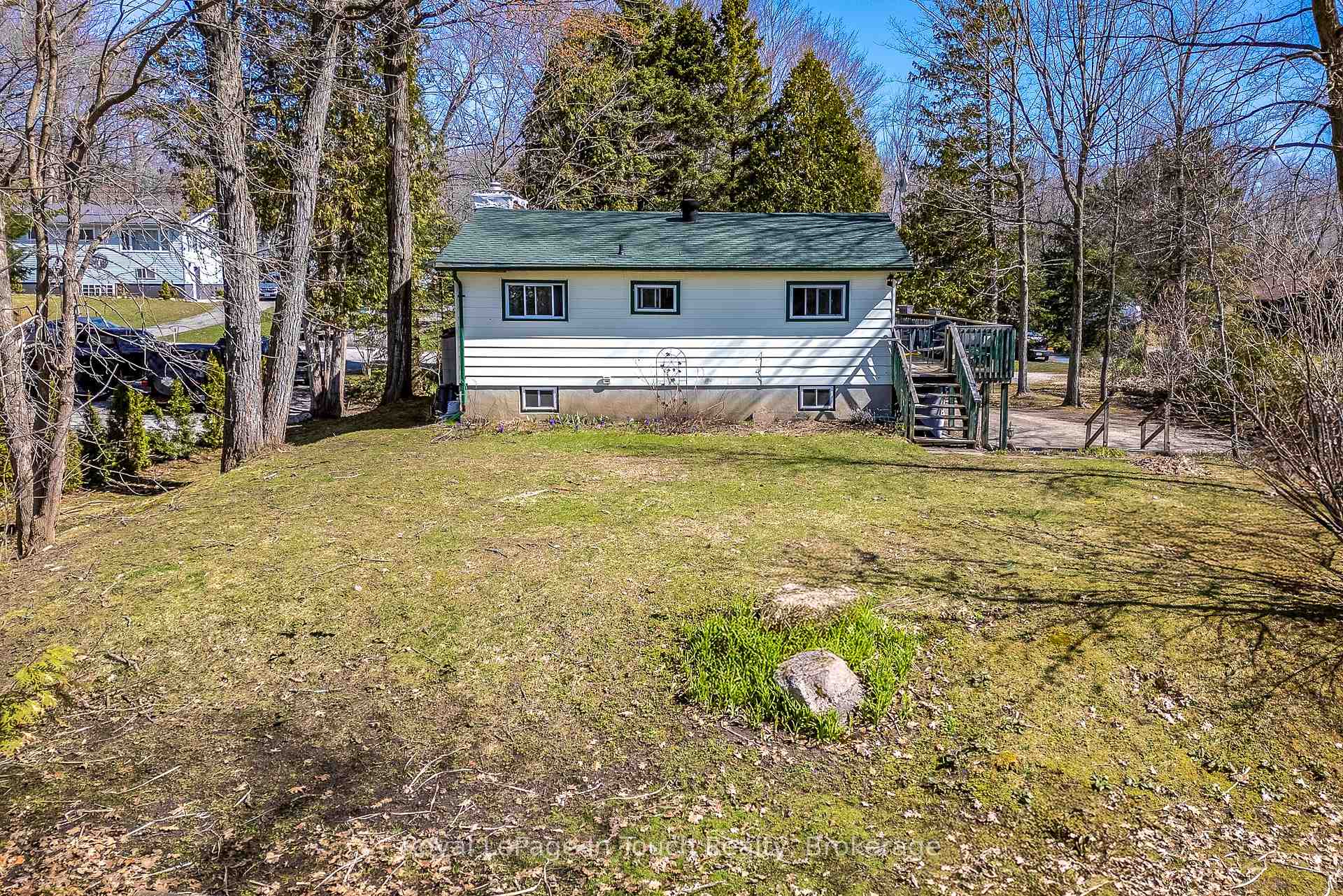 Photo 2 of 7 Dundee Drive, Tiny, Rural Tiny — HOMEH