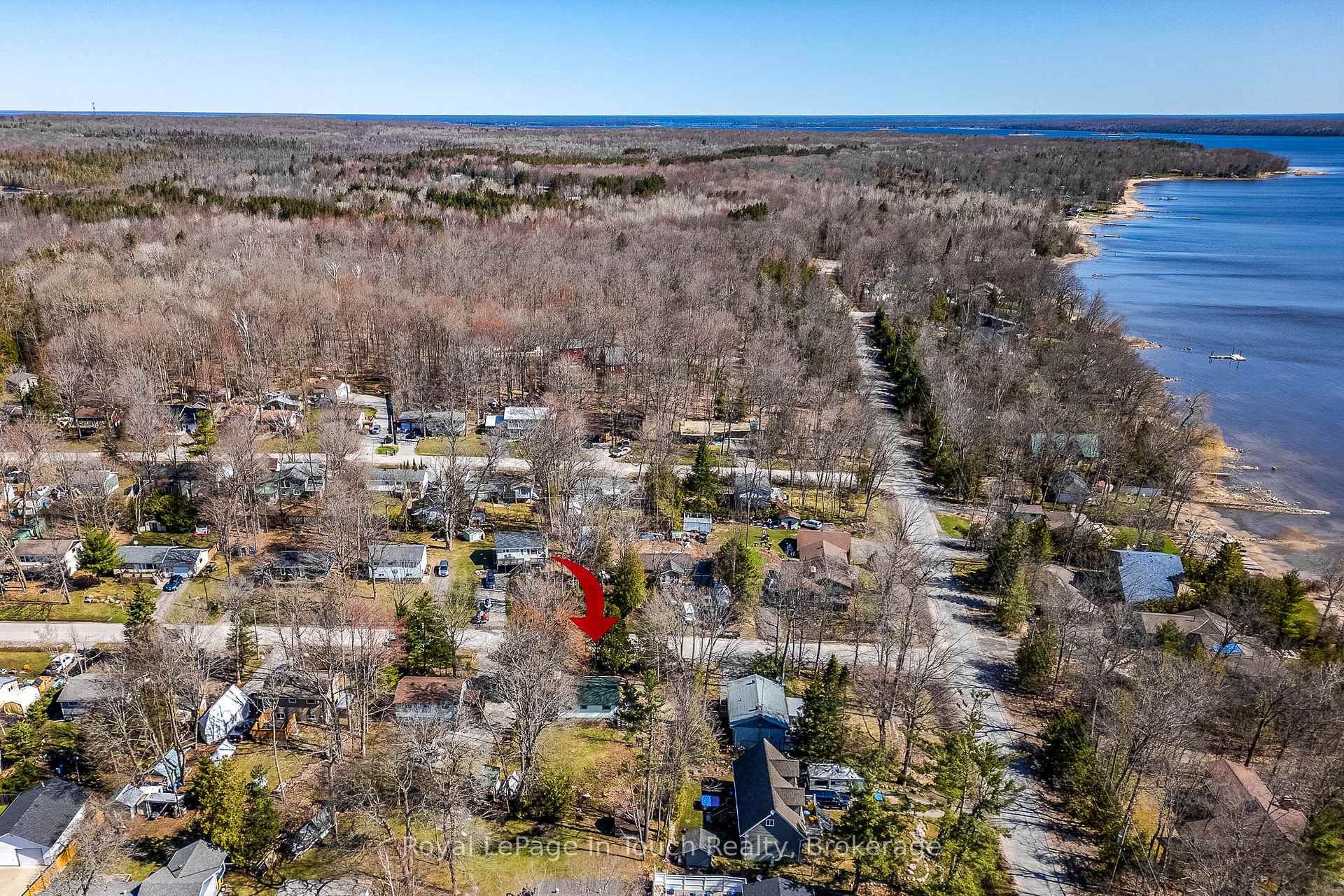 Photo 3 of 7 Dundee Drive, Tiny, Rural Tiny — HOMEH
