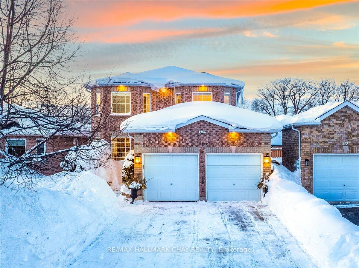 Front of 125 Monique Crescent