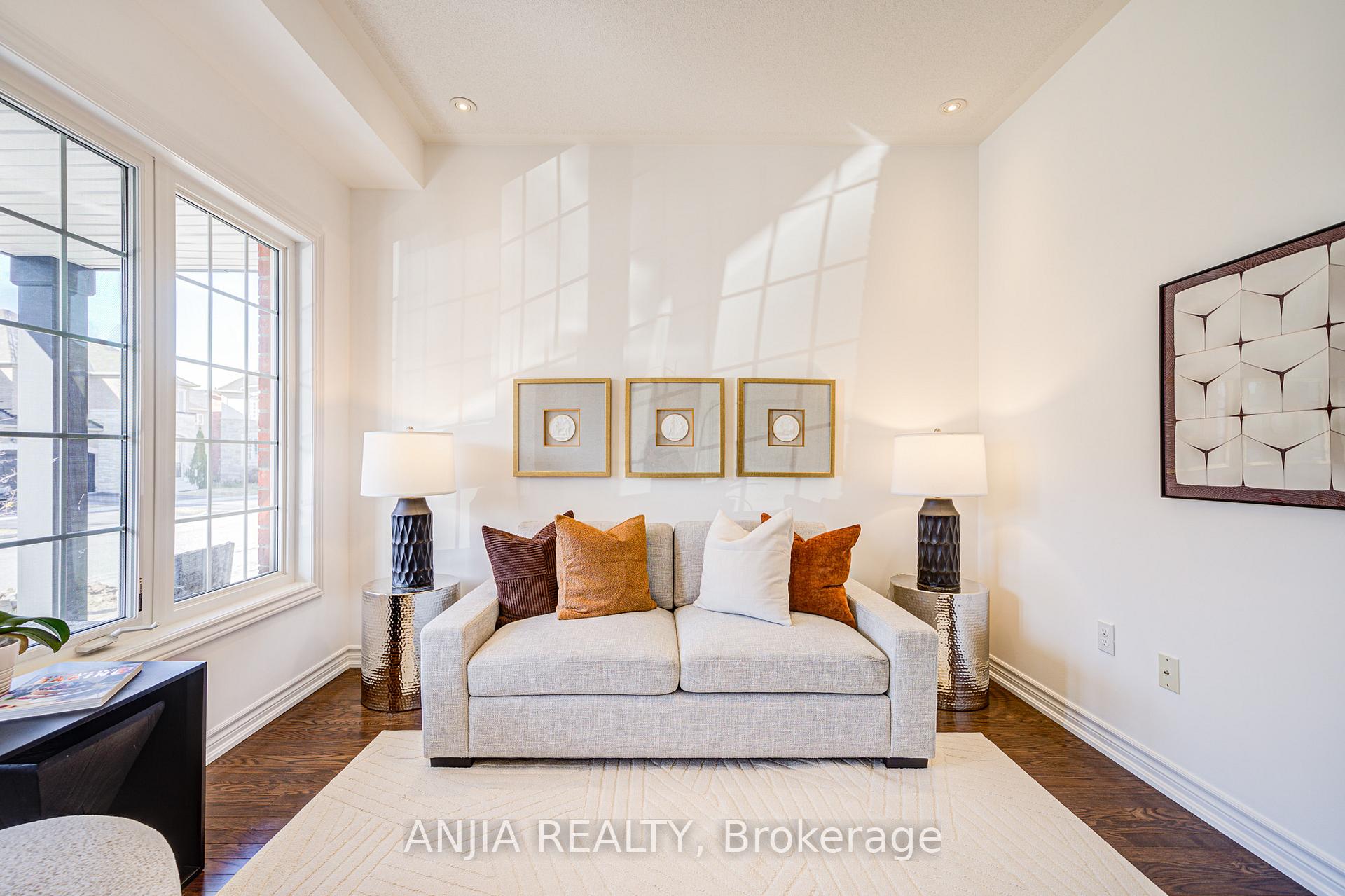 Photo 4 of 2 Beebe Crescent, Markham, Wismer — HOMEH