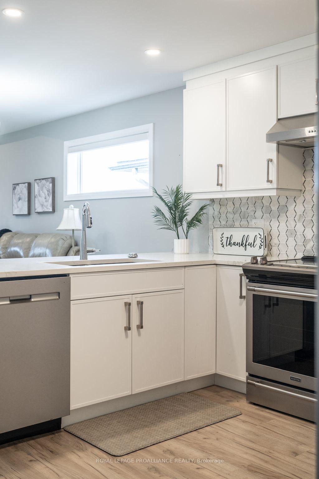 Photo 12 of 40 Lehtinen Crescent, Belleville, Belleville Ward — HOMEH