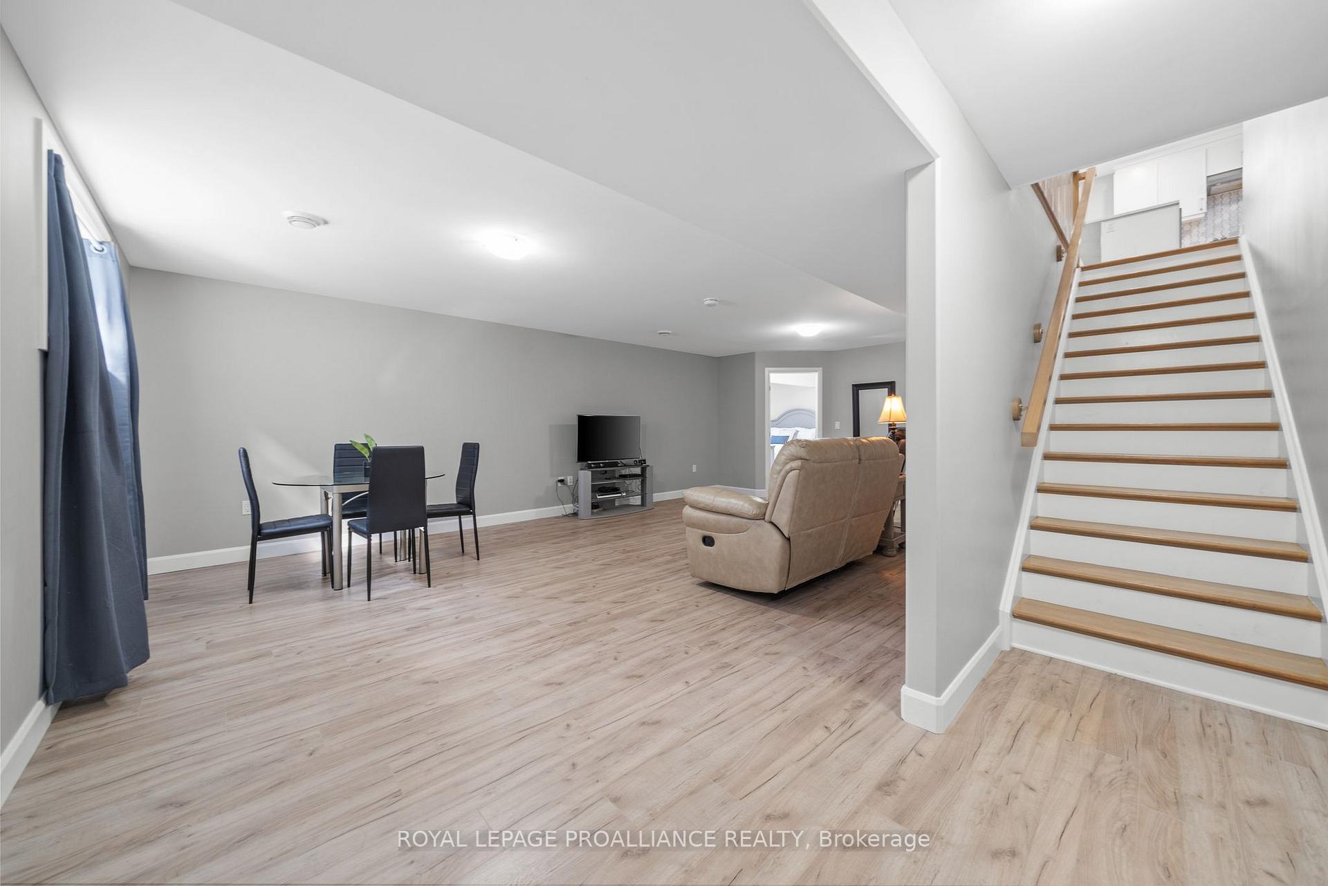 Photo 27 of 40 Lehtinen Crescent, Belleville, Belleville Ward — HOMEH