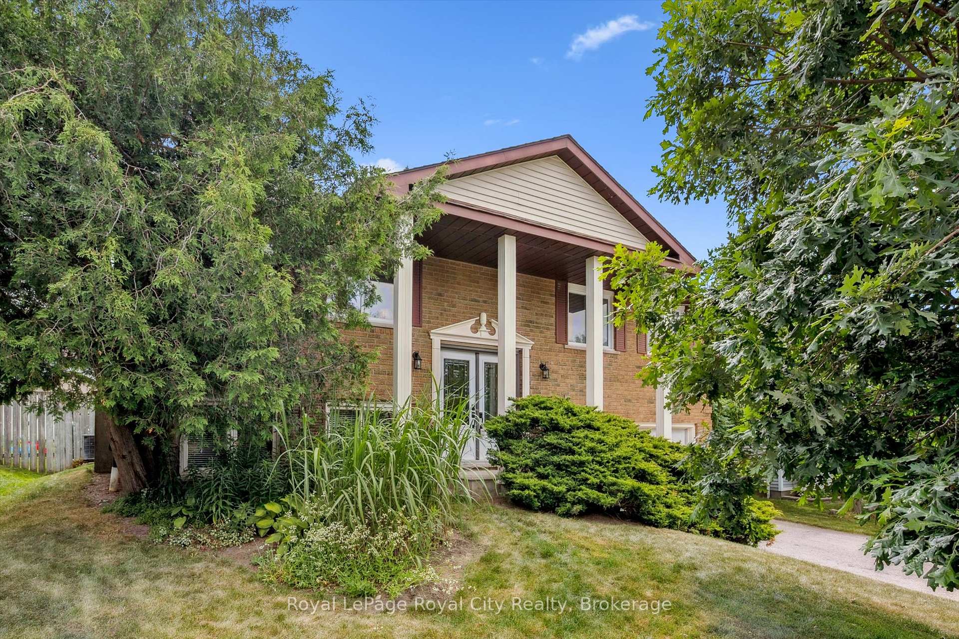 Photo 4 of 9 Dunhill Crescent, Guelph, Willow West/Sugarbush/West Acres — HOMEH