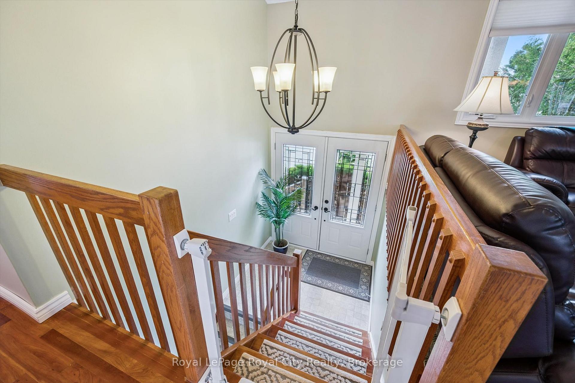 Photo 5 of 9 Dunhill Crescent, Guelph, Willow West/Sugarbush/West Acres — HOMEH