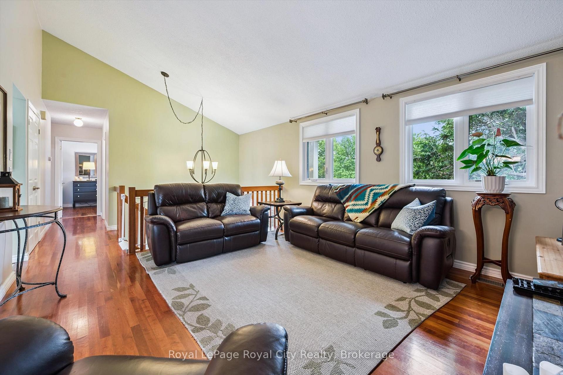 Photo 9 of 9 Dunhill Crescent, Guelph, Willow West/Sugarbush/West Acres — HOMEH