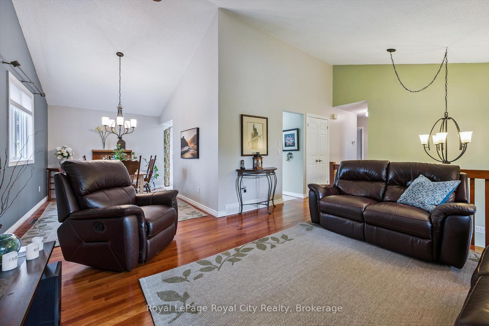 Photo 10 of 9 Dunhill Crescent, Guelph, Willow West/Sugarbush/West Acres — HOMEH
