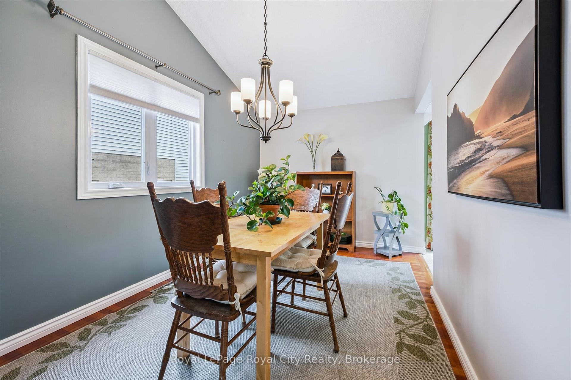 Photo 11 of 9 Dunhill Crescent, Guelph, Willow West/Sugarbush/West Acres — HOMEH