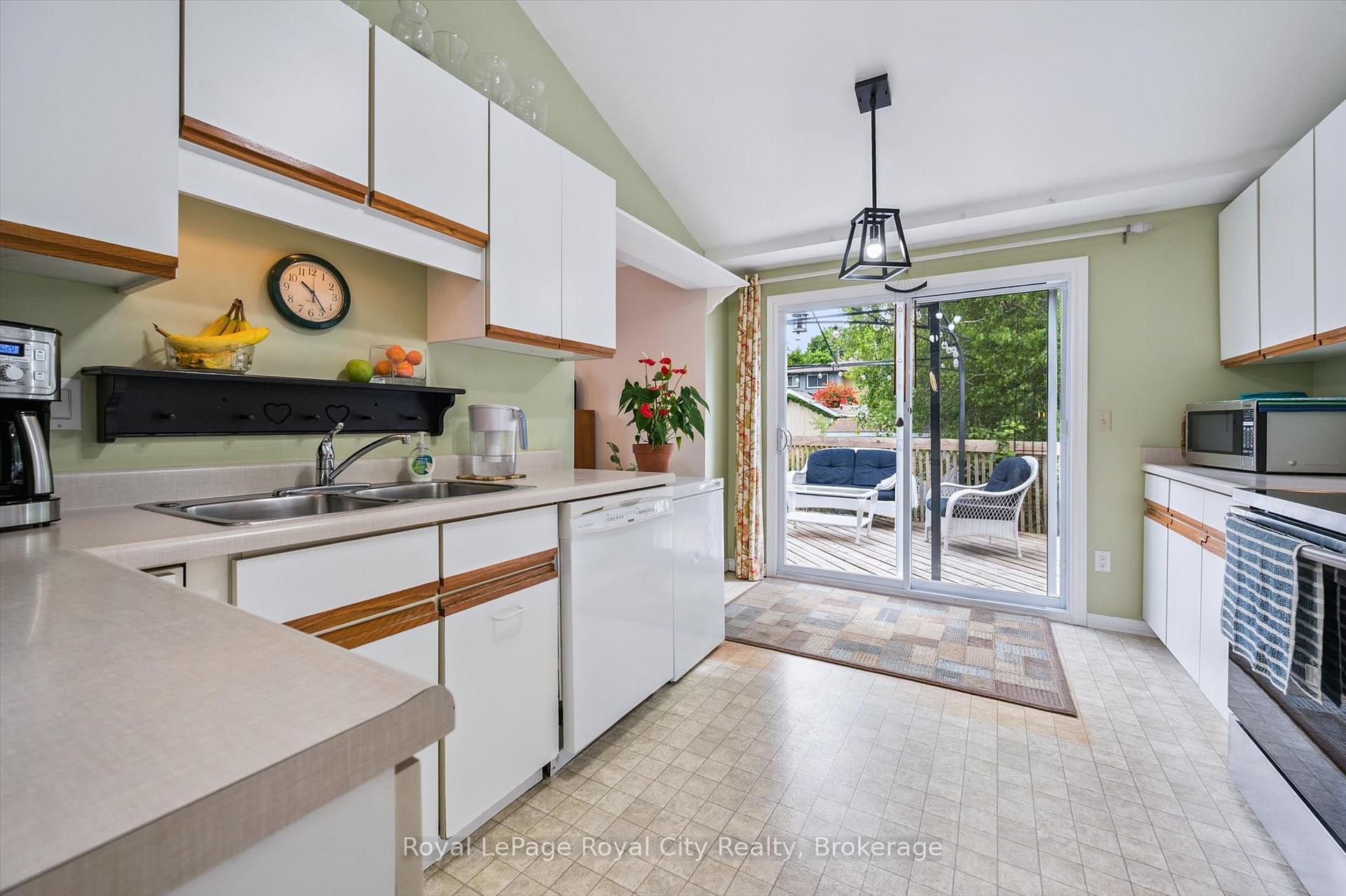 Photo 14 of 9 Dunhill Crescent, Guelph, Willow West/Sugarbush/West Acres — HOMEH