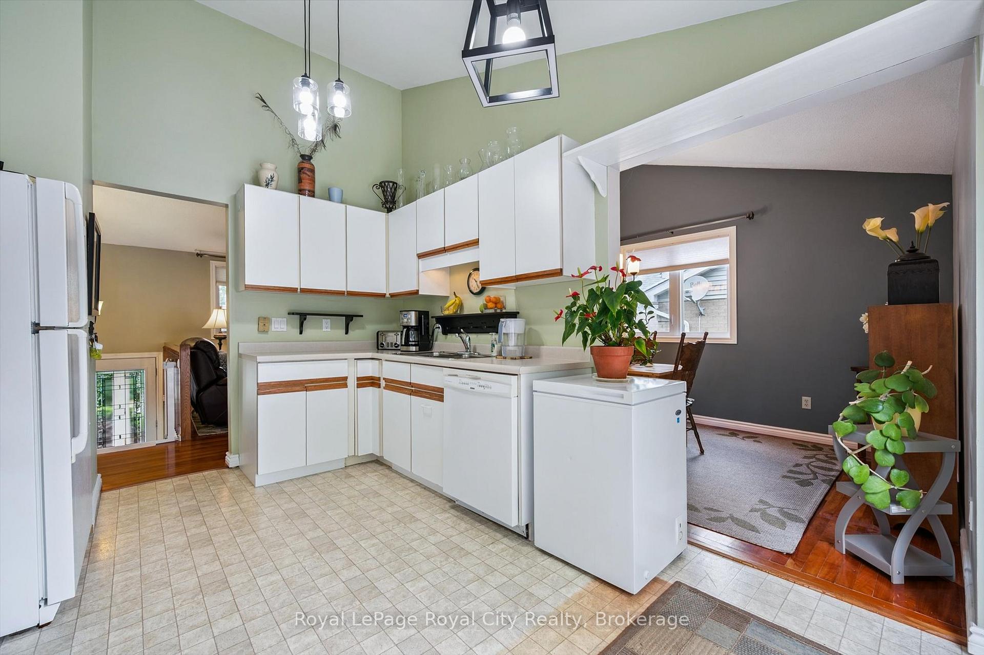 Photo 16 of 9 Dunhill Crescent, Guelph, Willow West/Sugarbush/West Acres — HOMEH
