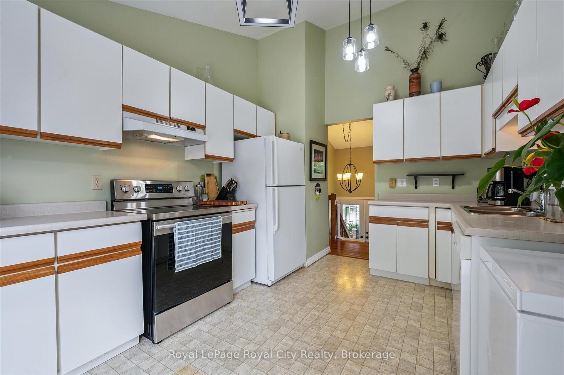 Photo 17 of 9 Dunhill Crescent, Guelph, Willow West/Sugarbush/West Acres — HOMEH