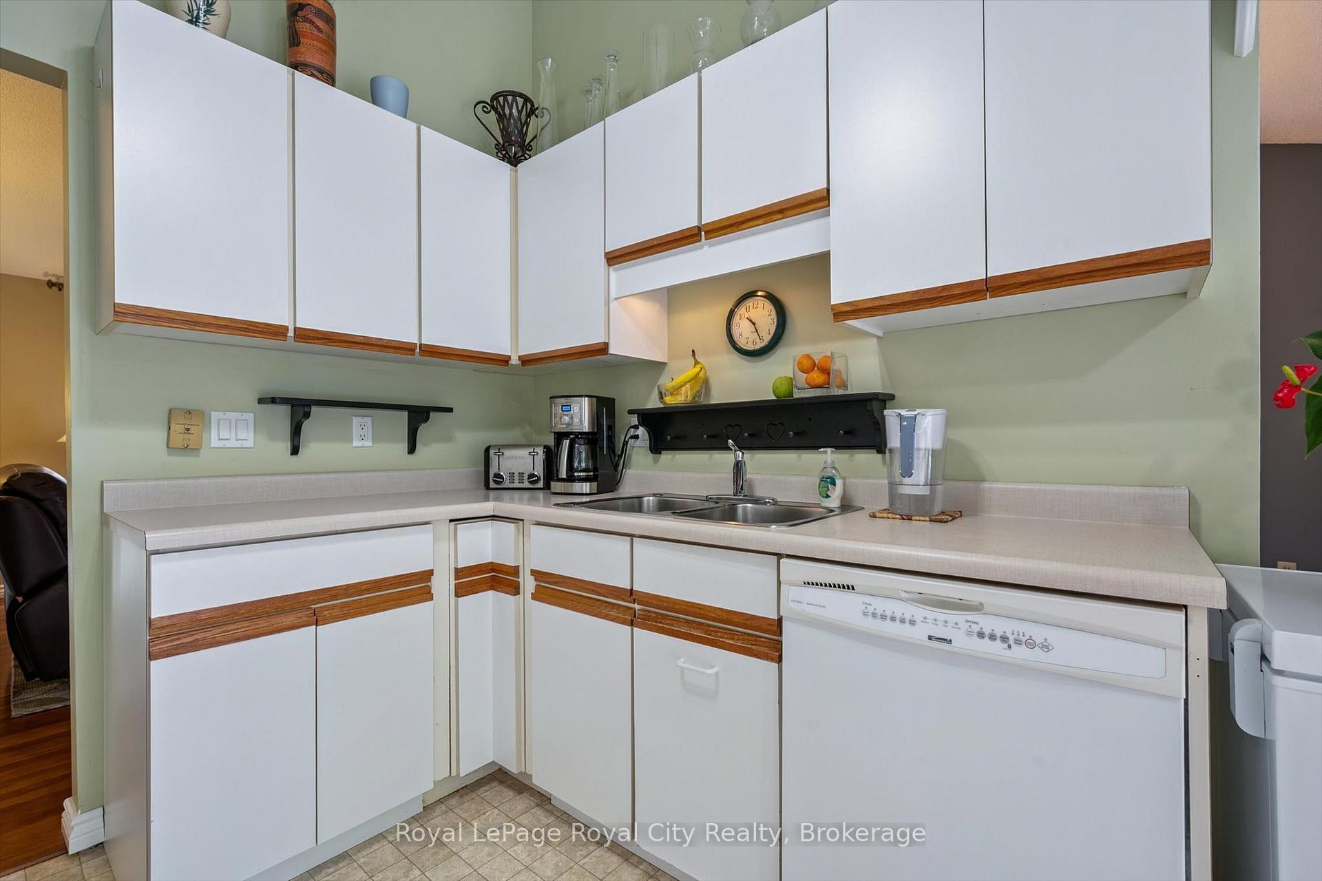 Photo 18 of 9 Dunhill Crescent, Guelph, Willow West/Sugarbush/West Acres — HOMEH