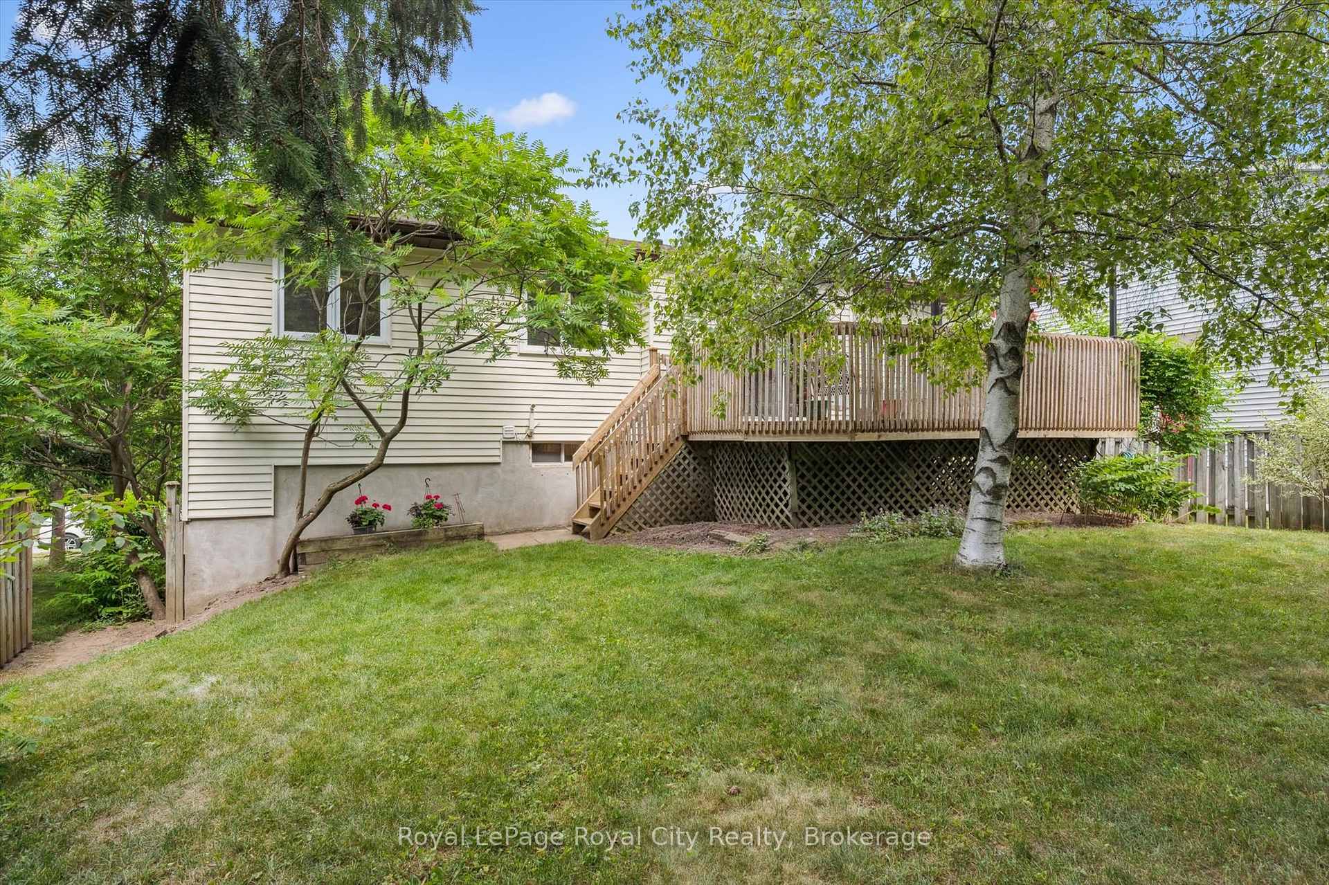 Photo 36 of 9 Dunhill Crescent, Guelph, Willow West/Sugarbush/West Acres — HOMEH