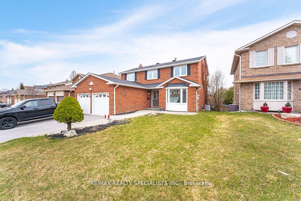 Photo 4 of 72 Farrow Crescent, Ajax, South West — HOMEH