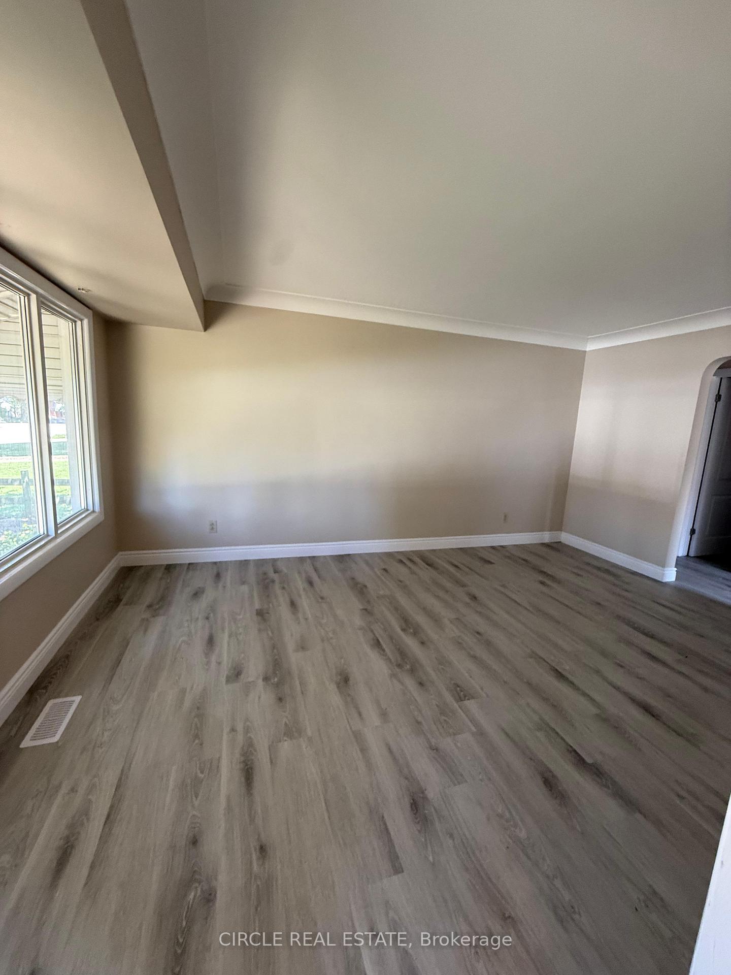 Photo 2 of 1345 Marlborough Boulevard, Windsor — HOMEH