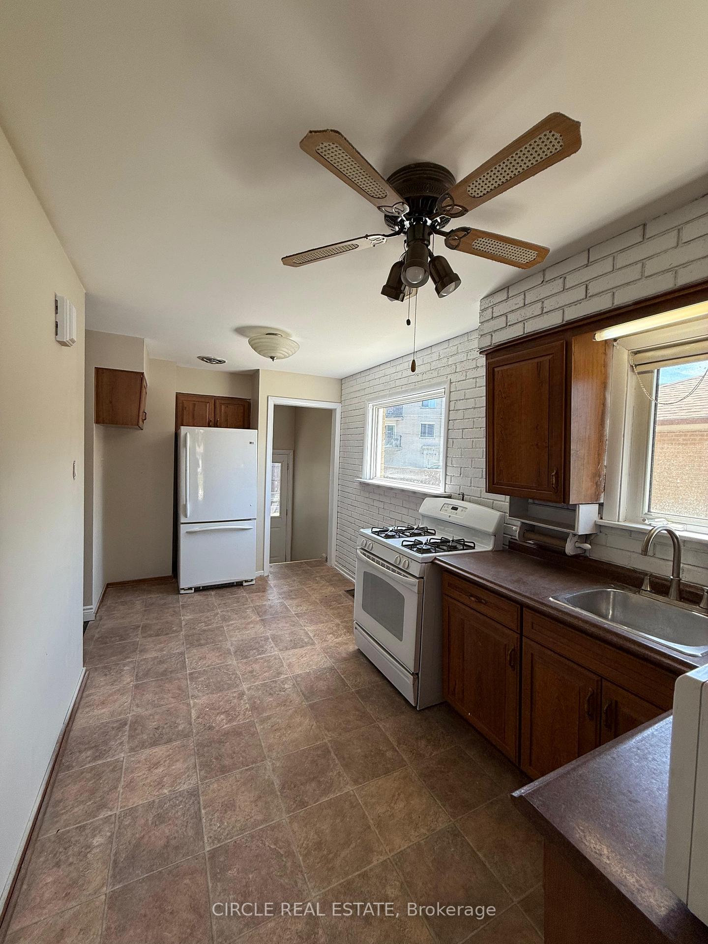 Photo 3 of 1345 Marlborough Boulevard, Windsor — HOMEH