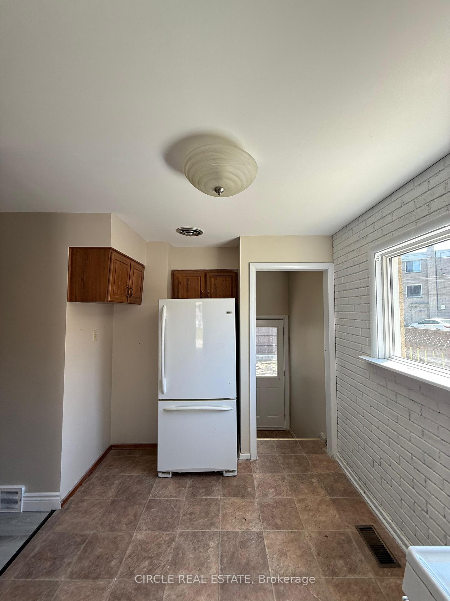 Photo 10 of 1345 Marlborough Boulevard, Windsor — HOMEH