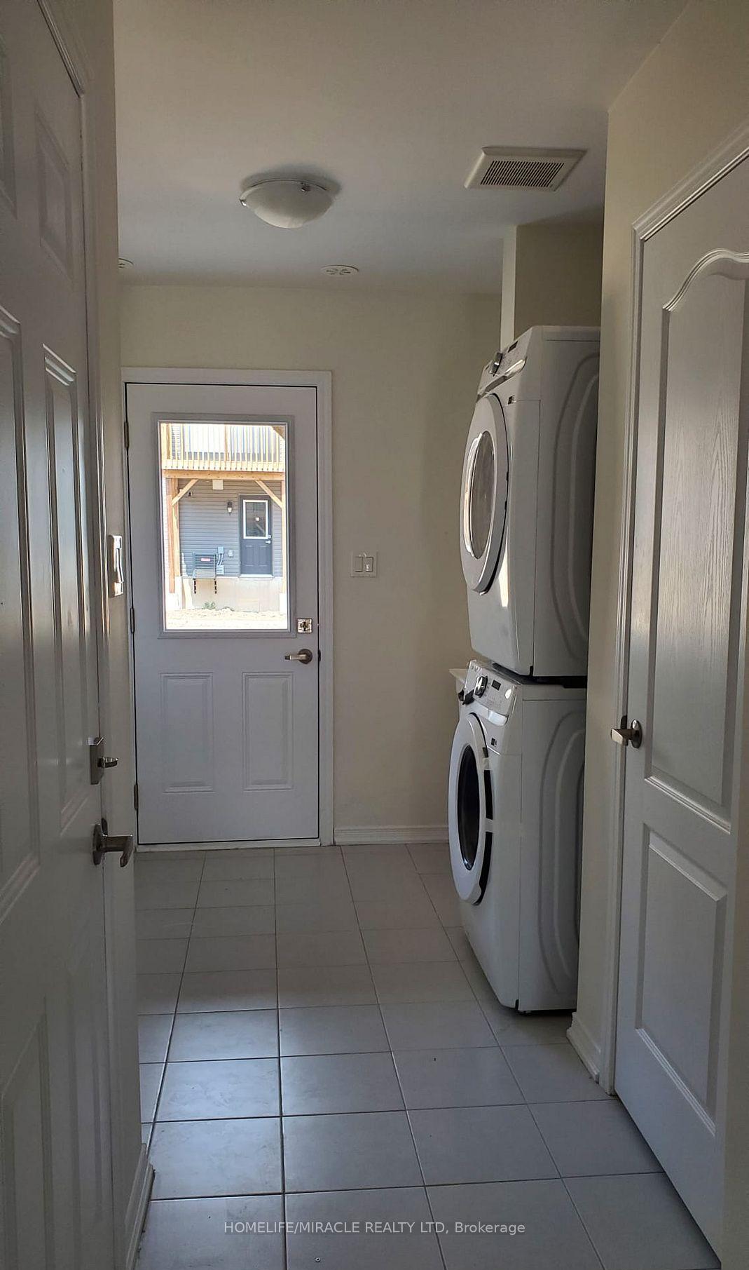 Photo 2 of 215 Gillespie Drive, Brantford — HOMEH