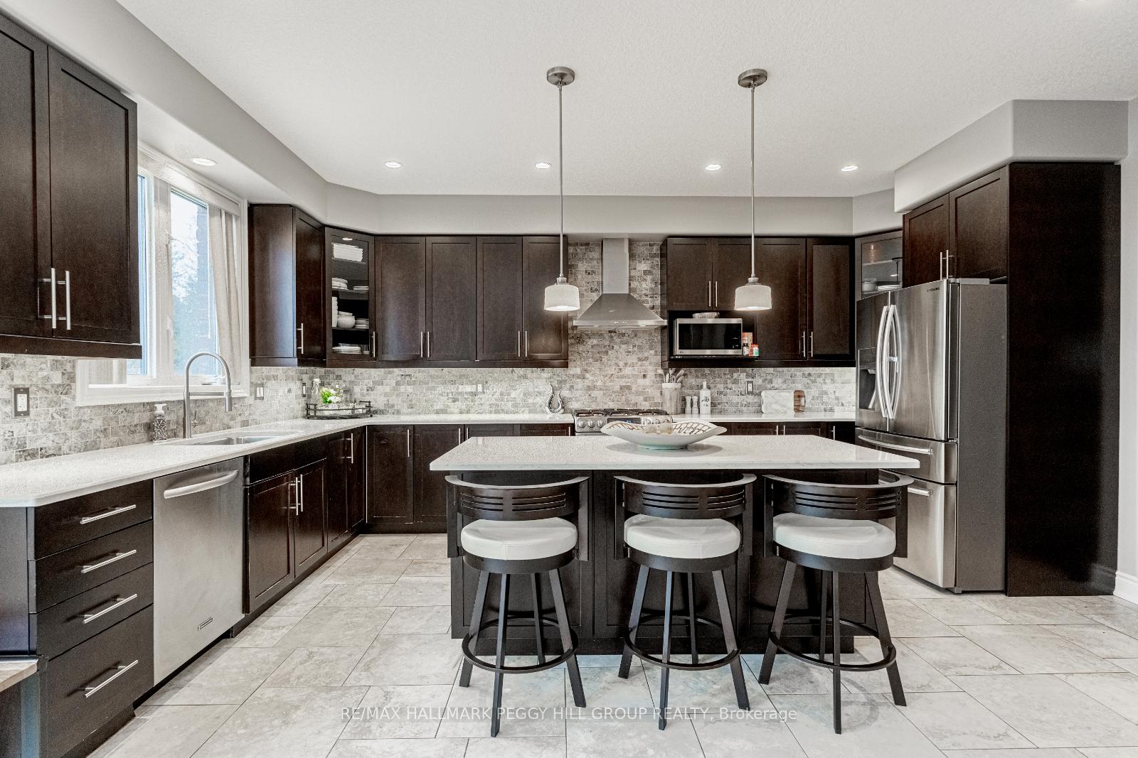 Photo 7 of 35 Marta Crescent, Barrie, Ardagh — HOMEH