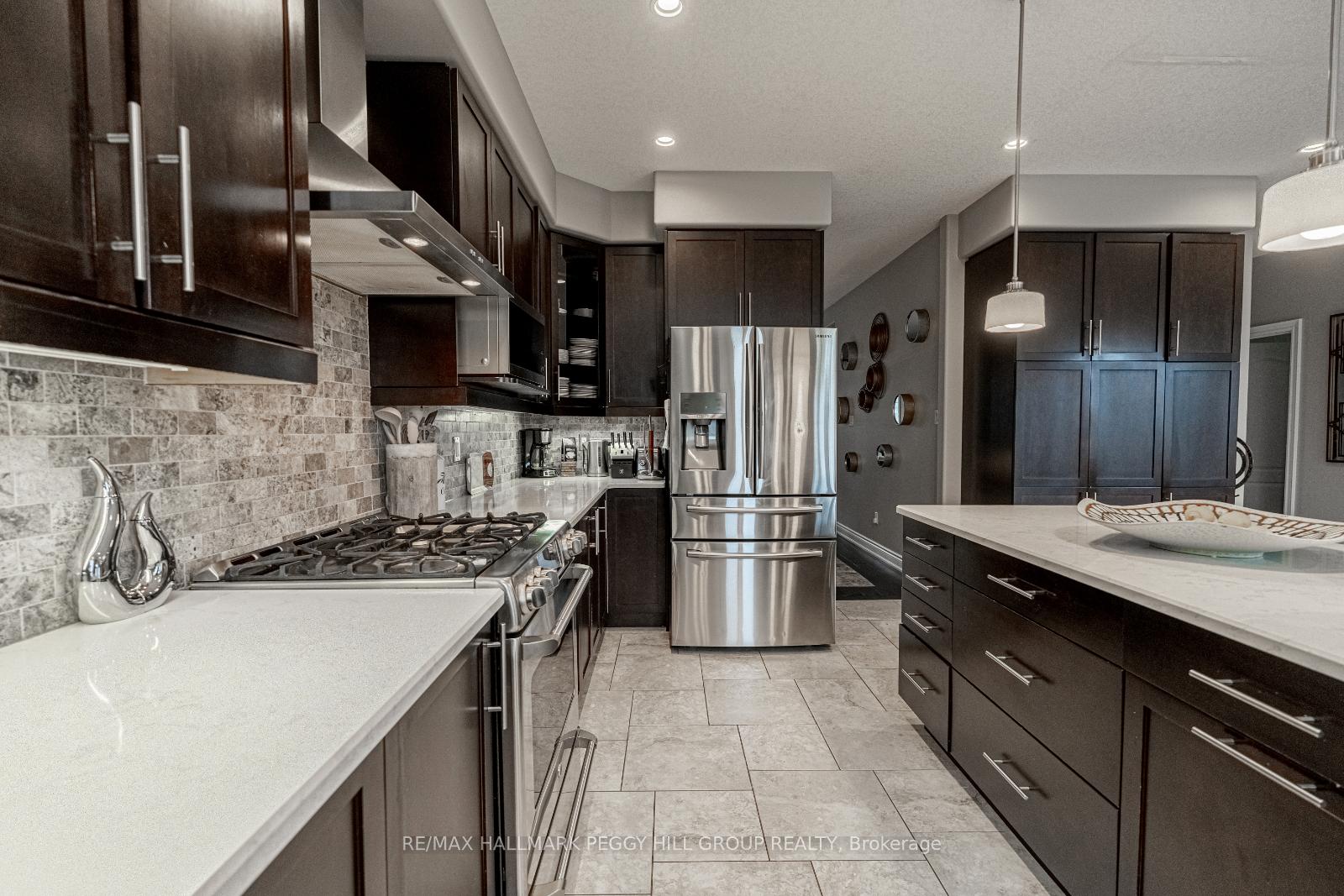 Photo 2 of 35 Marta Crescent, Barrie, Ardagh — HOMEH