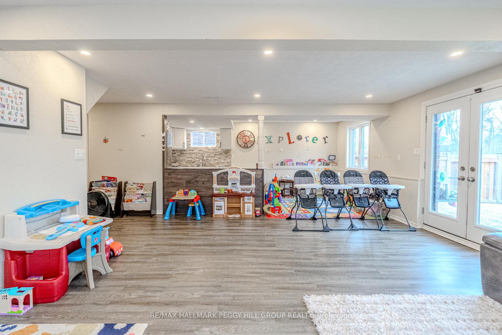 Photo 17 of 35 Marta Crescent, Barrie, Ardagh — HOMEH