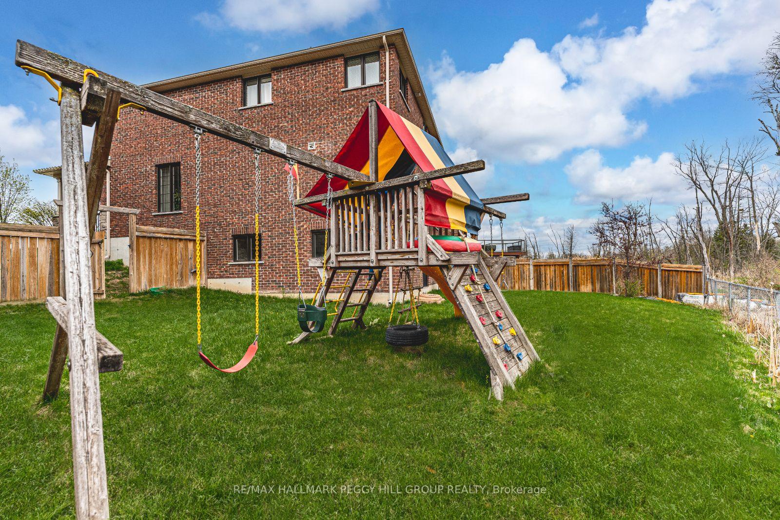 Photo 20 of 35 Marta Crescent, Barrie, Ardagh — HOMEH