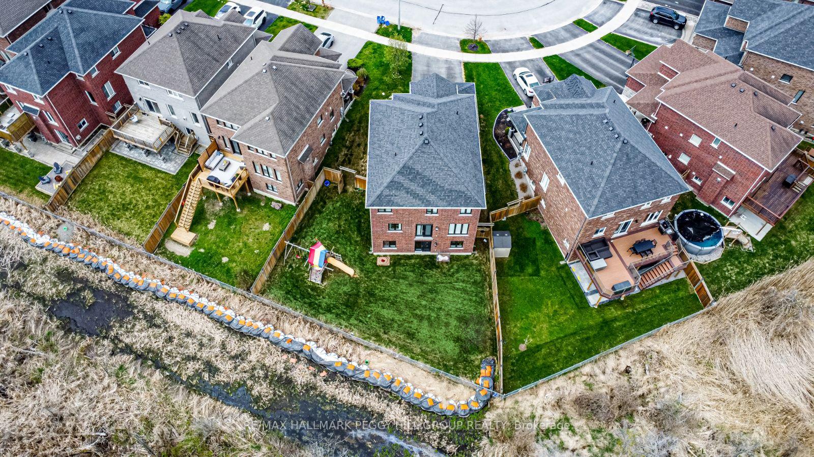 Photo 21 of 35 Marta Crescent, Barrie, Ardagh — HOMEH