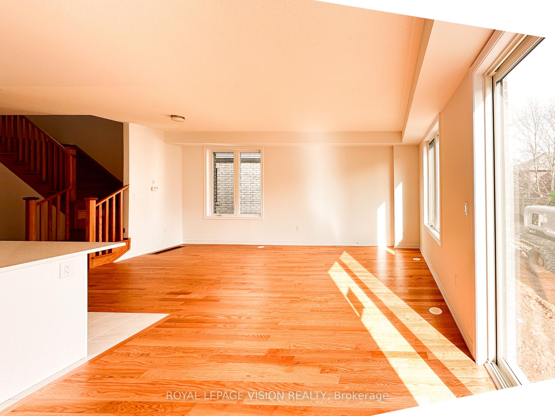 Photo 8 of 21 Sorbara Way, Whitby, Brooklin — HOMEH