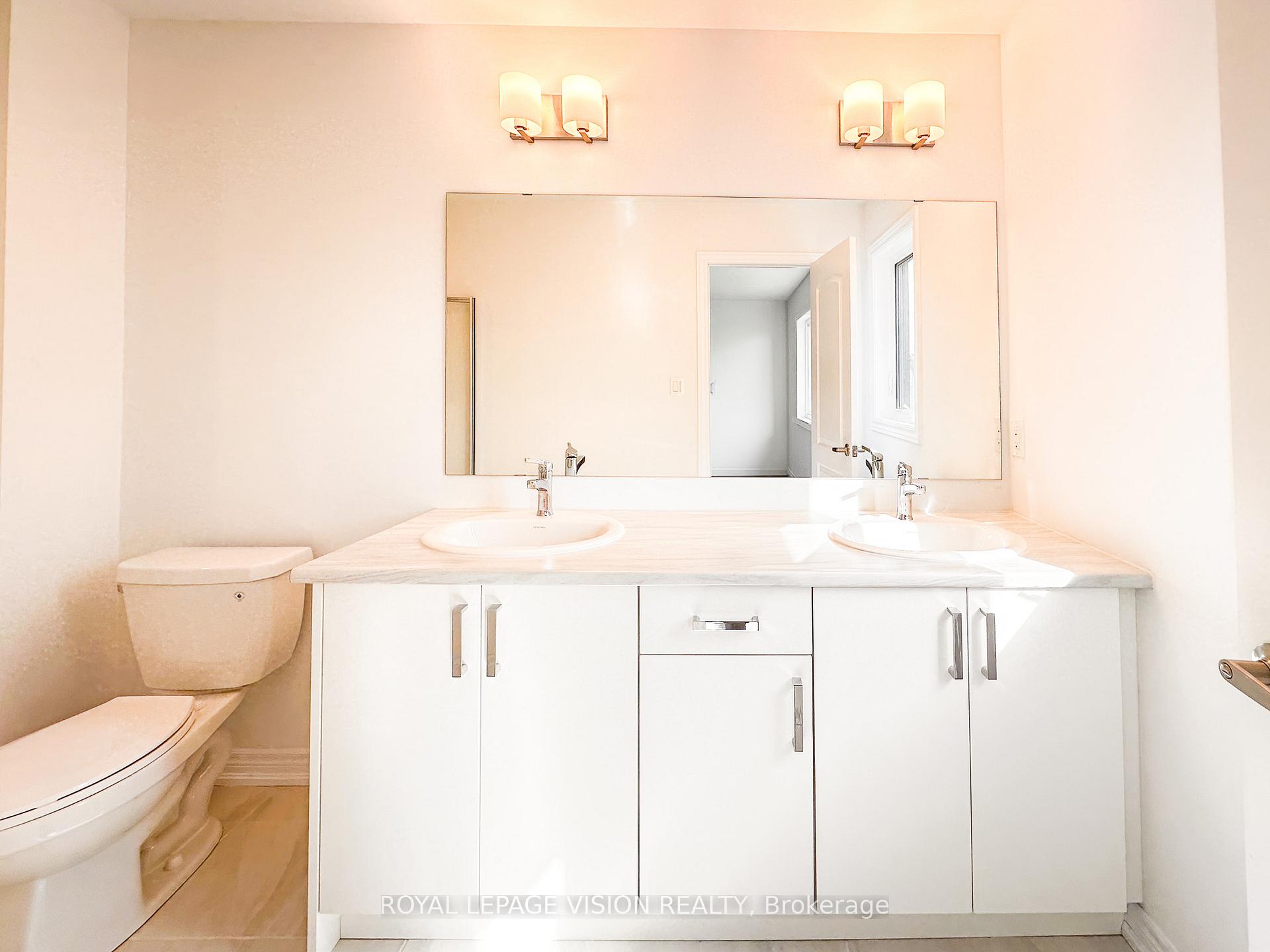 Photo 5 of 21 Sorbara Way, Whitby, Brooklin — HOMEH