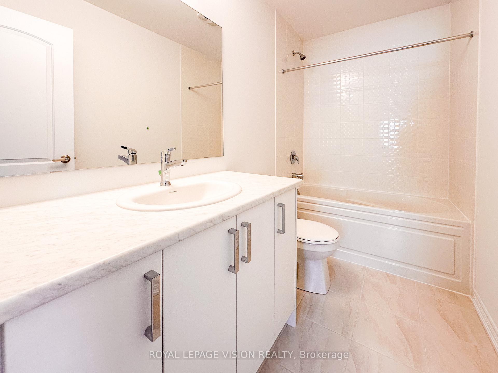 Photo 15 of 21 Sorbara Way, Whitby, Brooklin — HOMEH