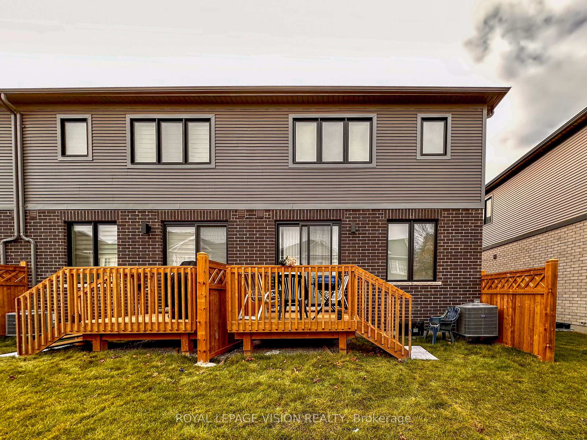 Photo 13 of 21 Sorbara Way, Whitby, Brooklin — HOMEH