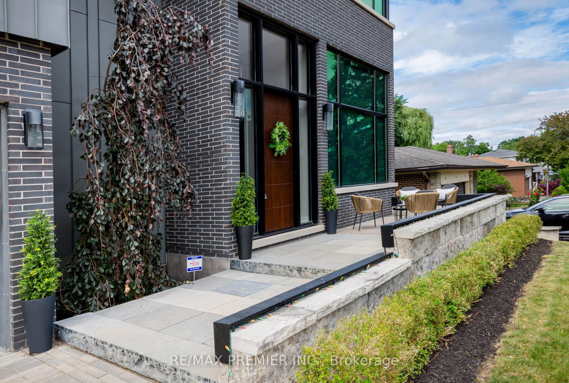 Photo 6 of 32 Sevilla Boulevard, Vaughan, Kleinburg — HOMEH
