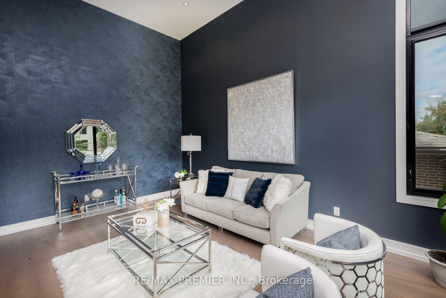 Photo 4 of 32 Sevilla Boulevard, Vaughan, Kleinburg — HOMEH