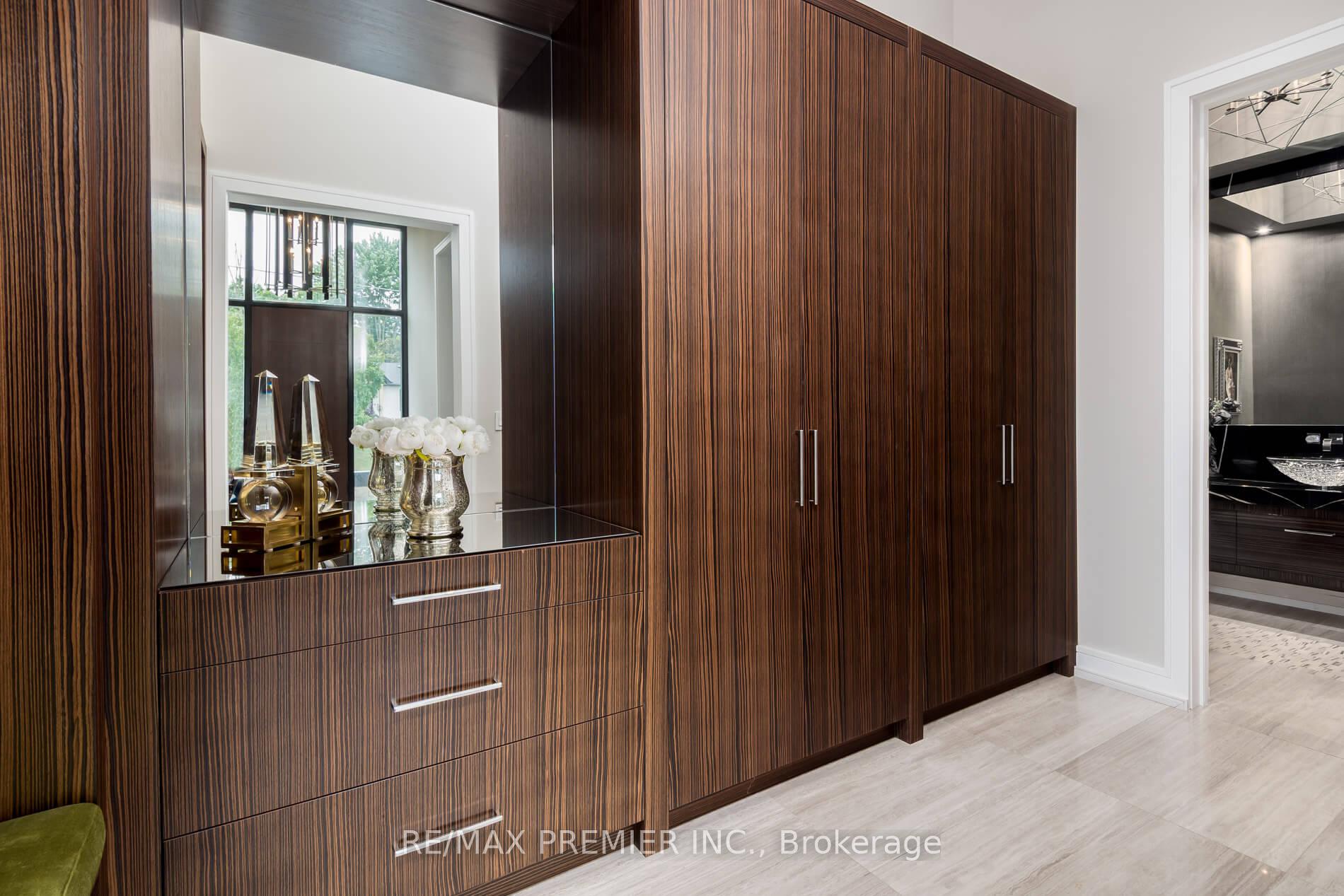 Photo 2 of 32 Sevilla Boulevard, Vaughan, Kleinburg — HOMEH