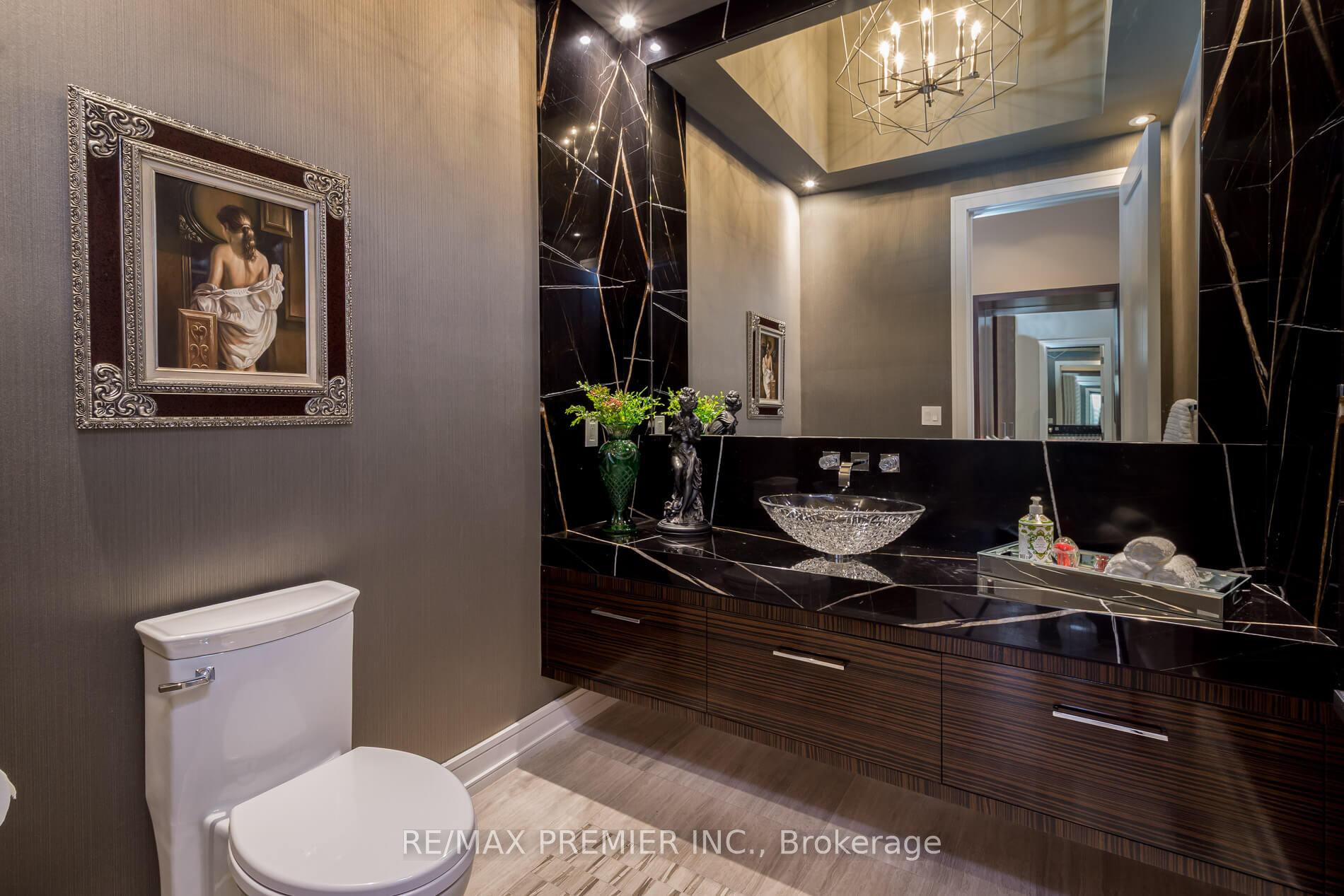 Photo 9 of 32 Sevilla Boulevard, Vaughan, Kleinburg — HOMEH
