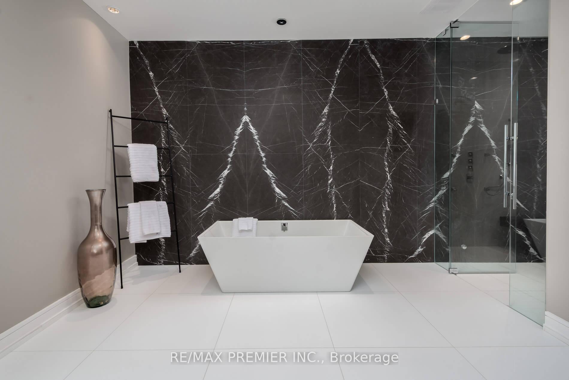 Photo 21 of 32 Sevilla Boulevard, Vaughan, Kleinburg — HOMEH