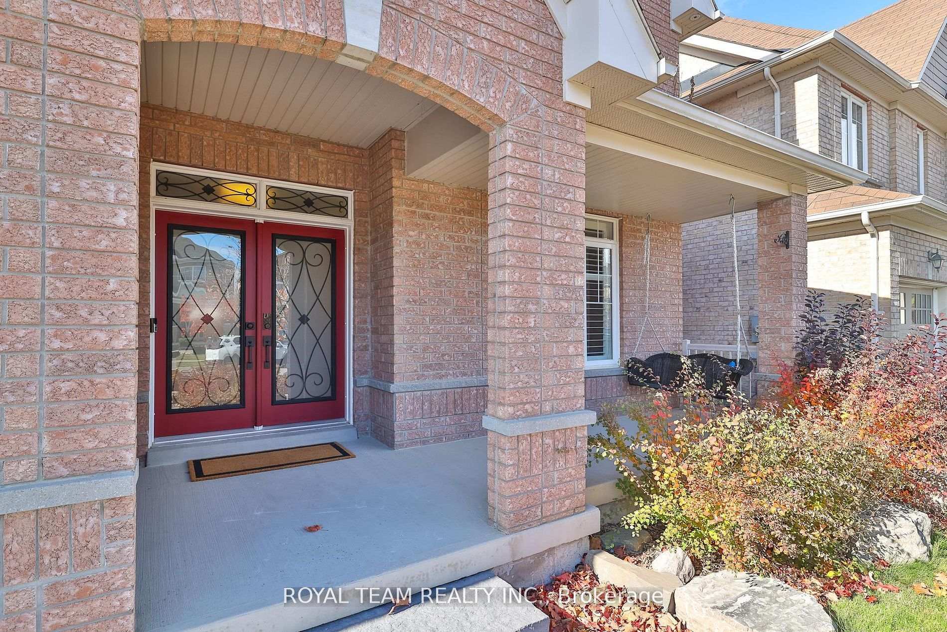 Photo 2 of 84 Wyndham Circle, Georgina, Sutton & Jackson's Point — HOMEH