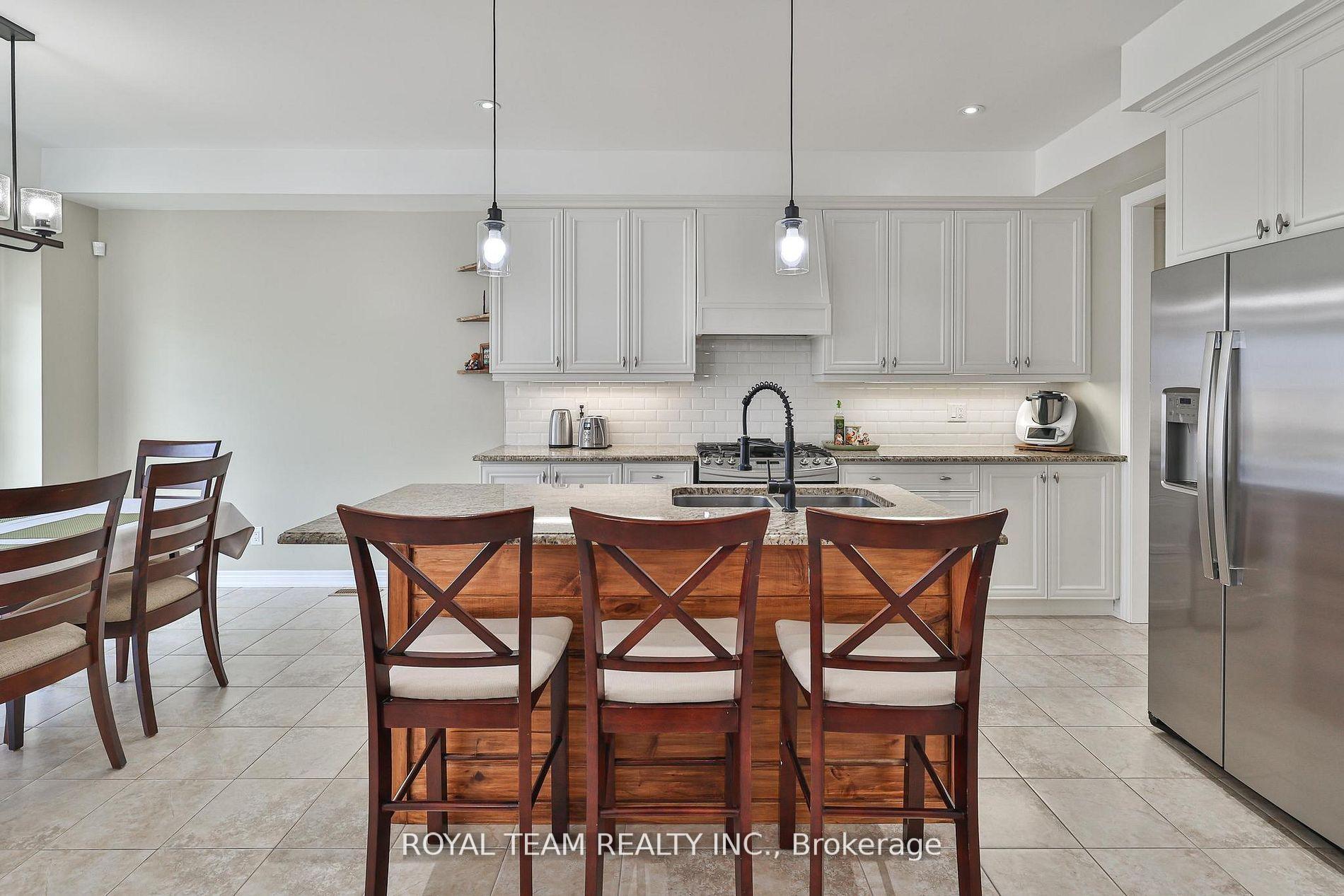 Photo 8 of 84 Wyndham Circle, Georgina, Sutton & Jackson's Point — HOMEH