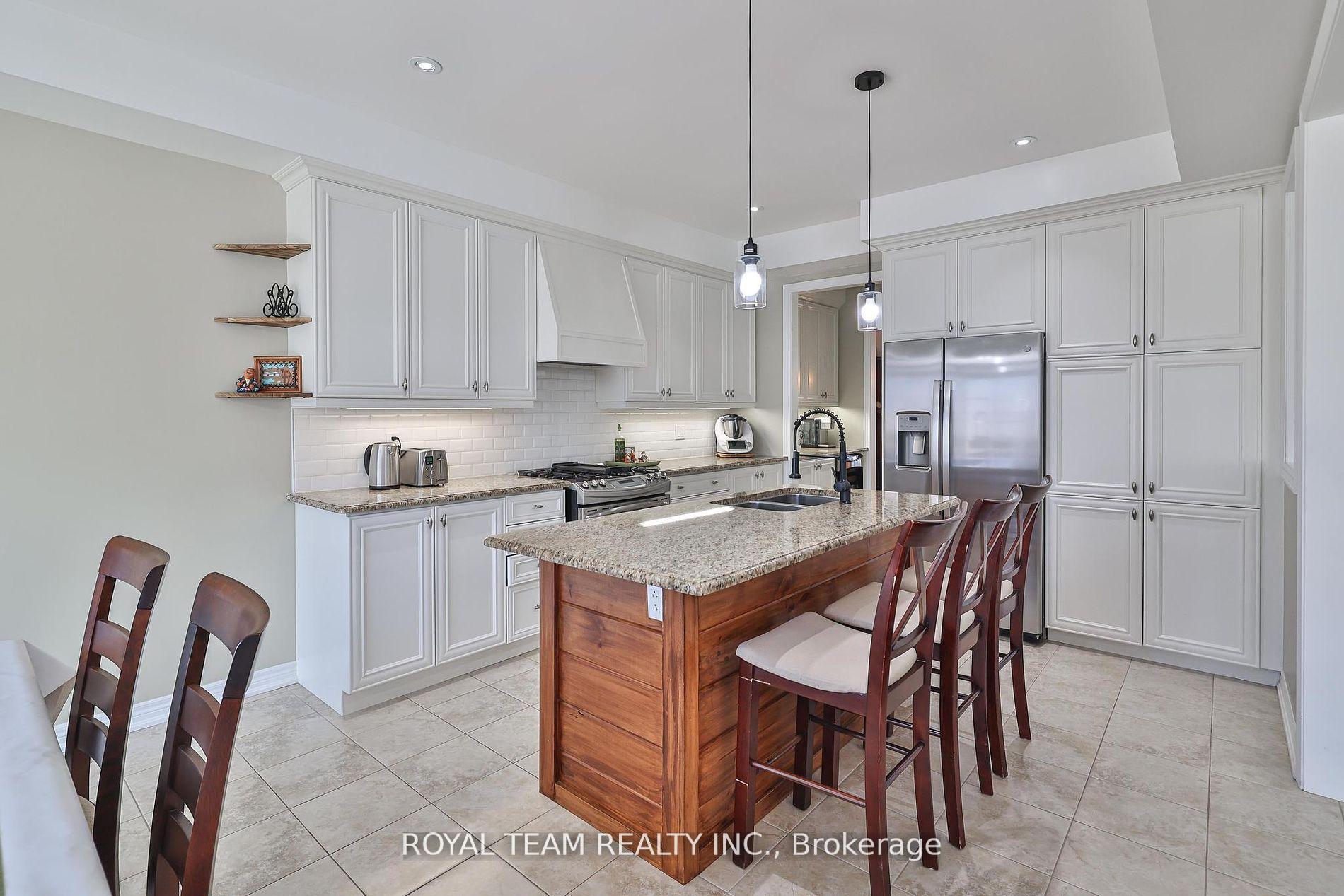 Photo 10 of 84 Wyndham Circle, Georgina, Sutton & Jackson's Point — HOMEH