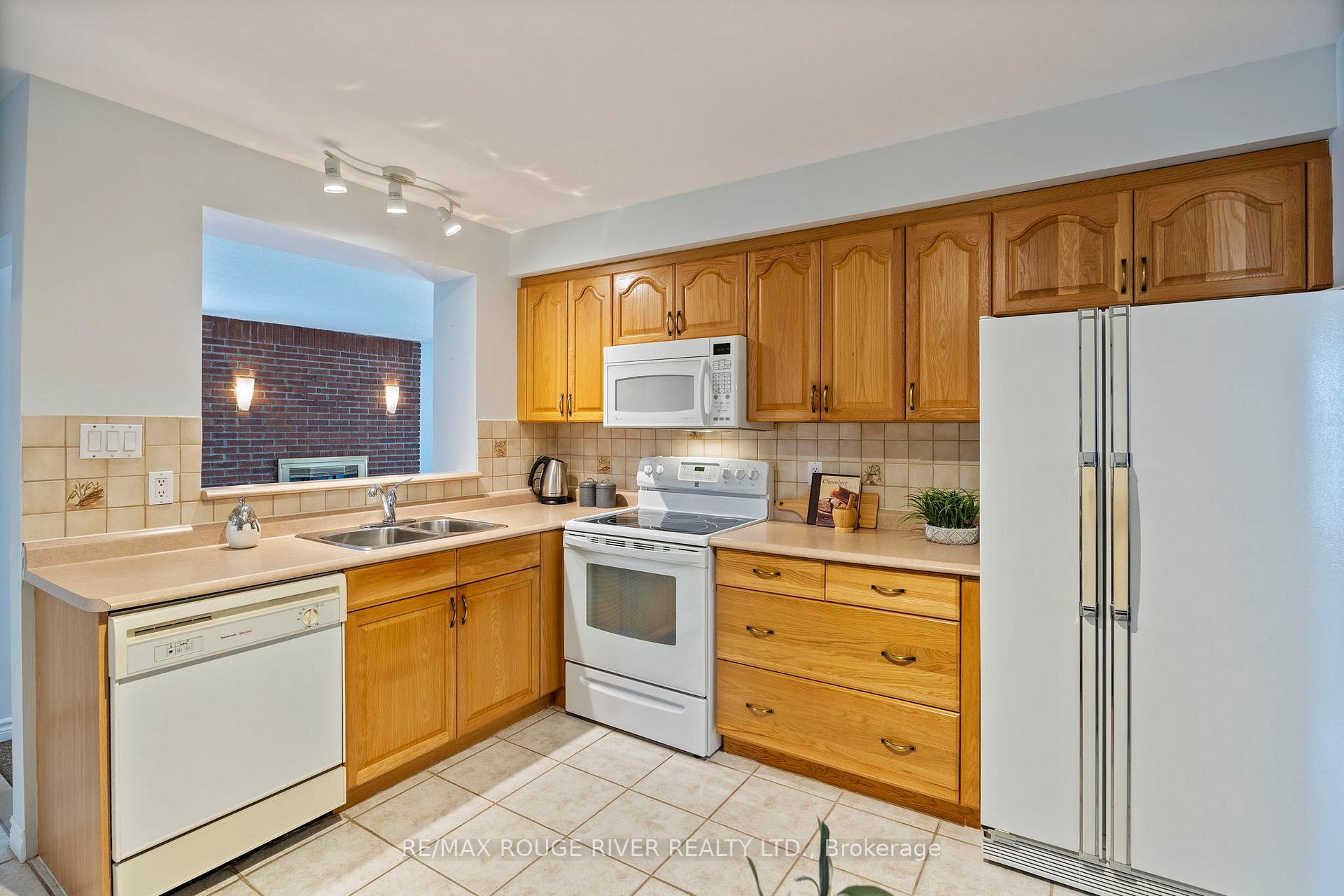 Photo 8 of 850 West Shore Boulevard, Pickering, West Shore — HOMEH