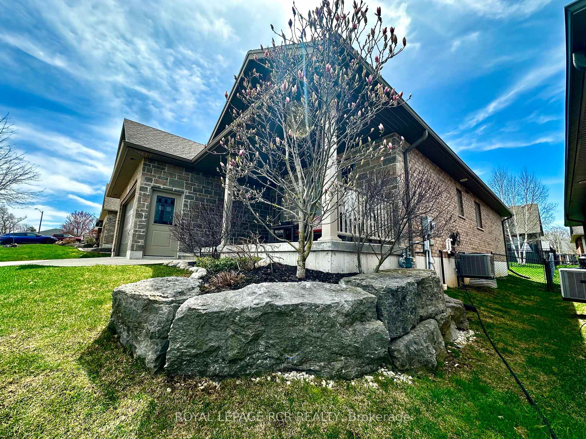 Photo 4 of 184 Ruby's Crescent E, Wellington North, Mount Forest — HOMEH